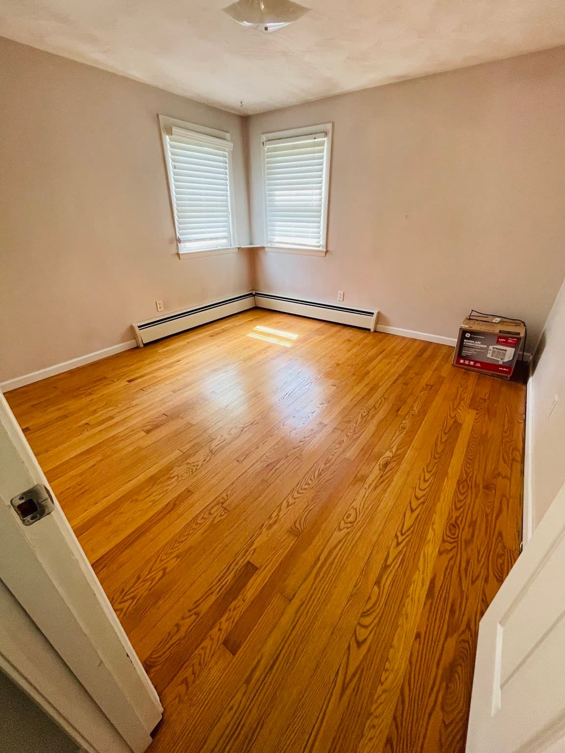 Single Family Residence at 192 Grandview Ave, West Springfield MA 01089, West Springfield, photo 7 of 24