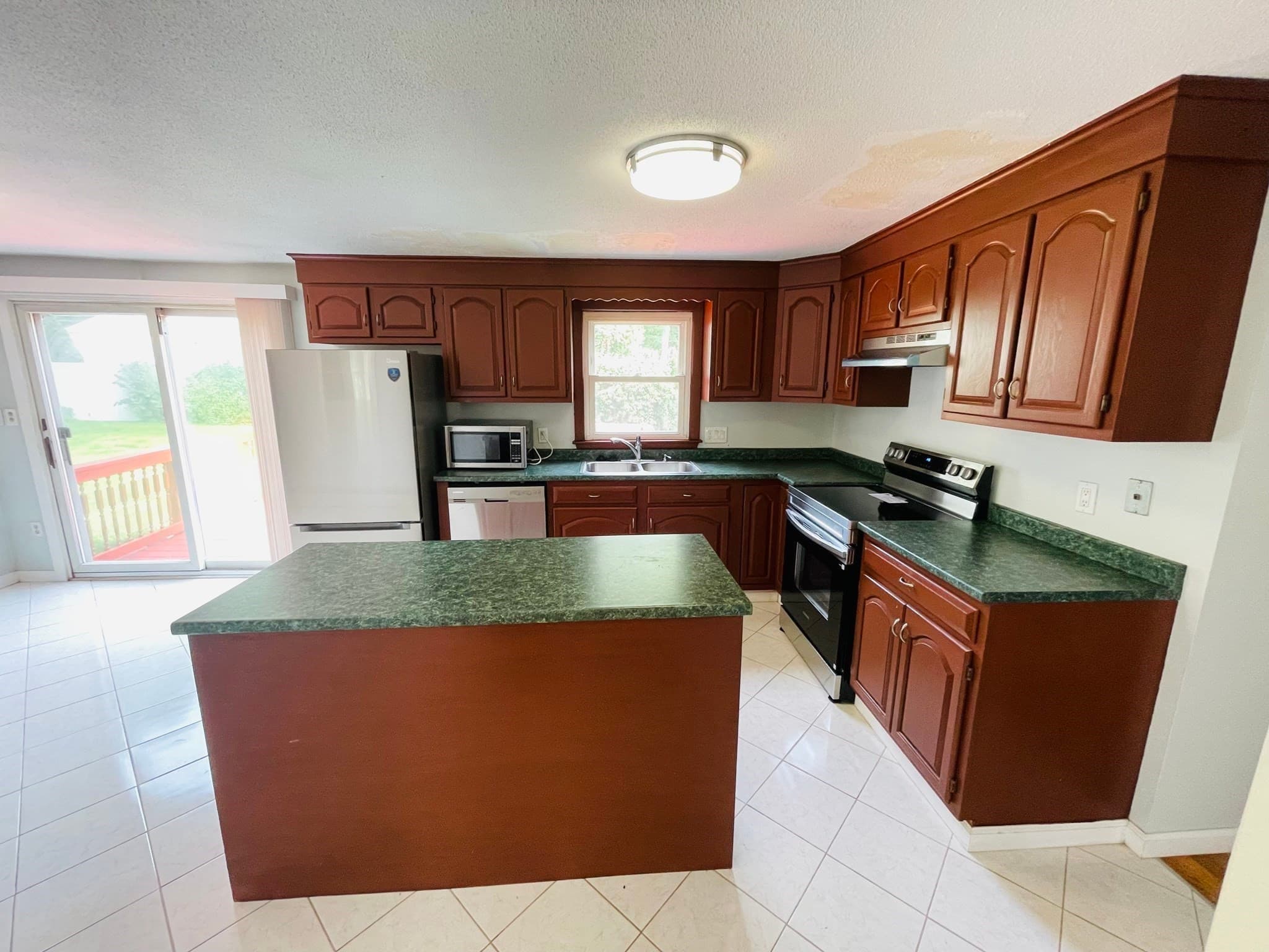 Single Family Residence at 192 Grandview Ave, West Springfield MA 01089, West Springfield, photo 5 of 24
