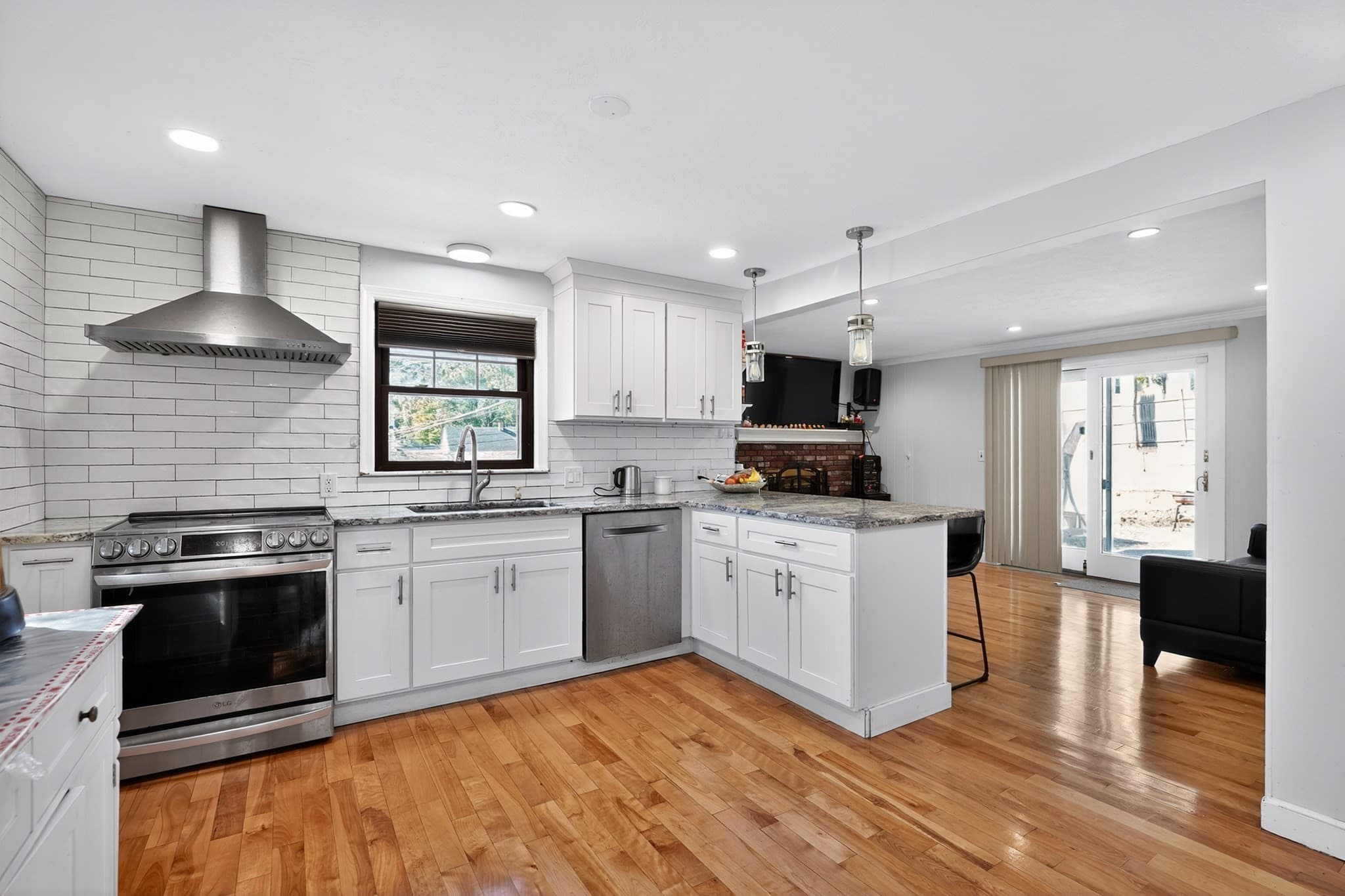 Single Family Residence at 116 Gordon Rd, Braintree MA 02184, Braintree, photo 14 of 27