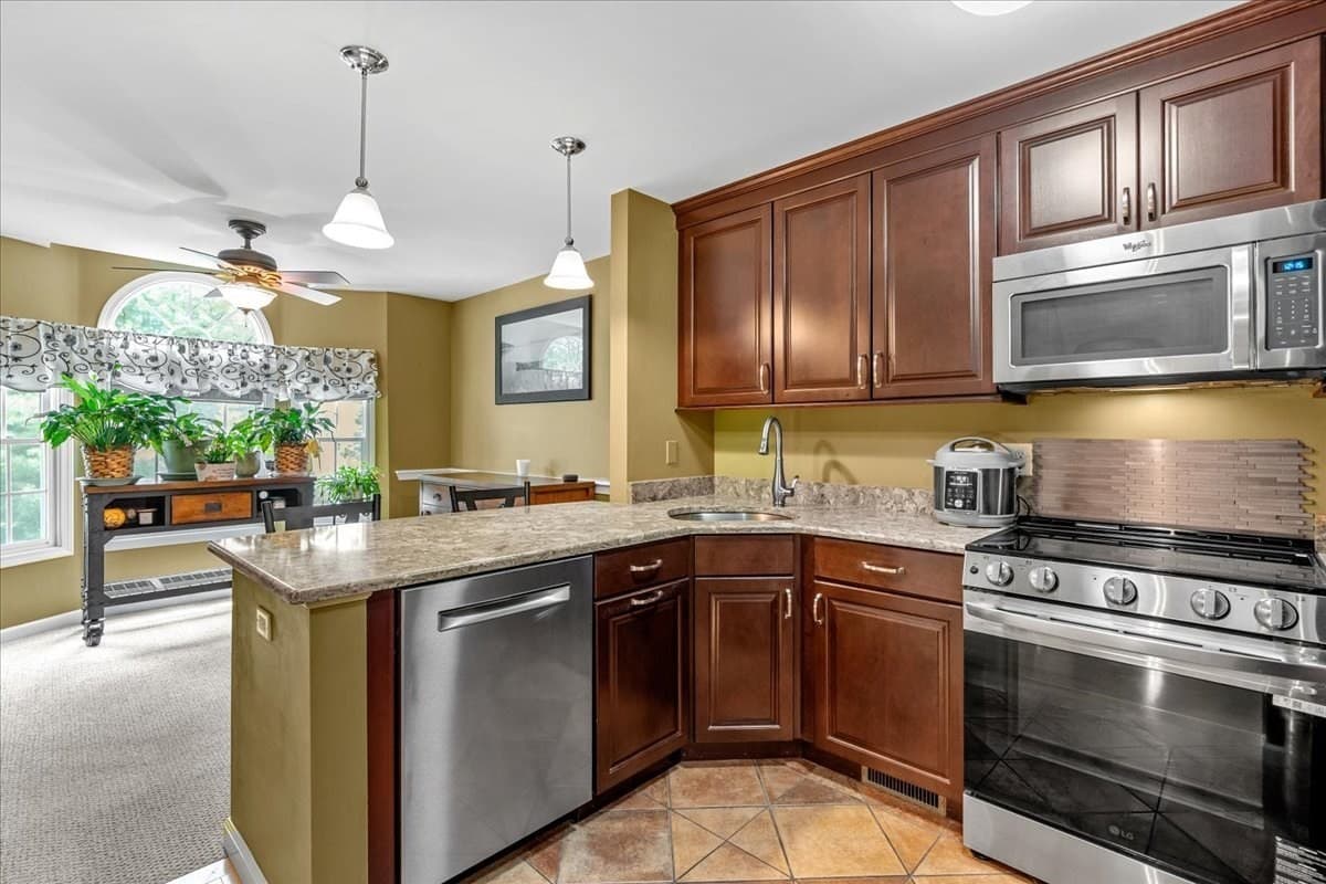 Condominium at 20 Waltham Dr # 20, Plainville MA 02762, Plainville, photo 6 of 41