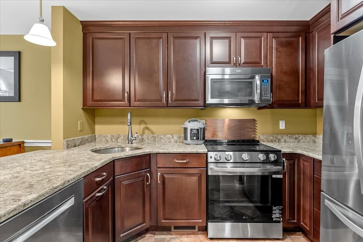 Condominium at 20 Waltham Dr # 20, Plainville MA 02762, Plainville, photo 9 of 41