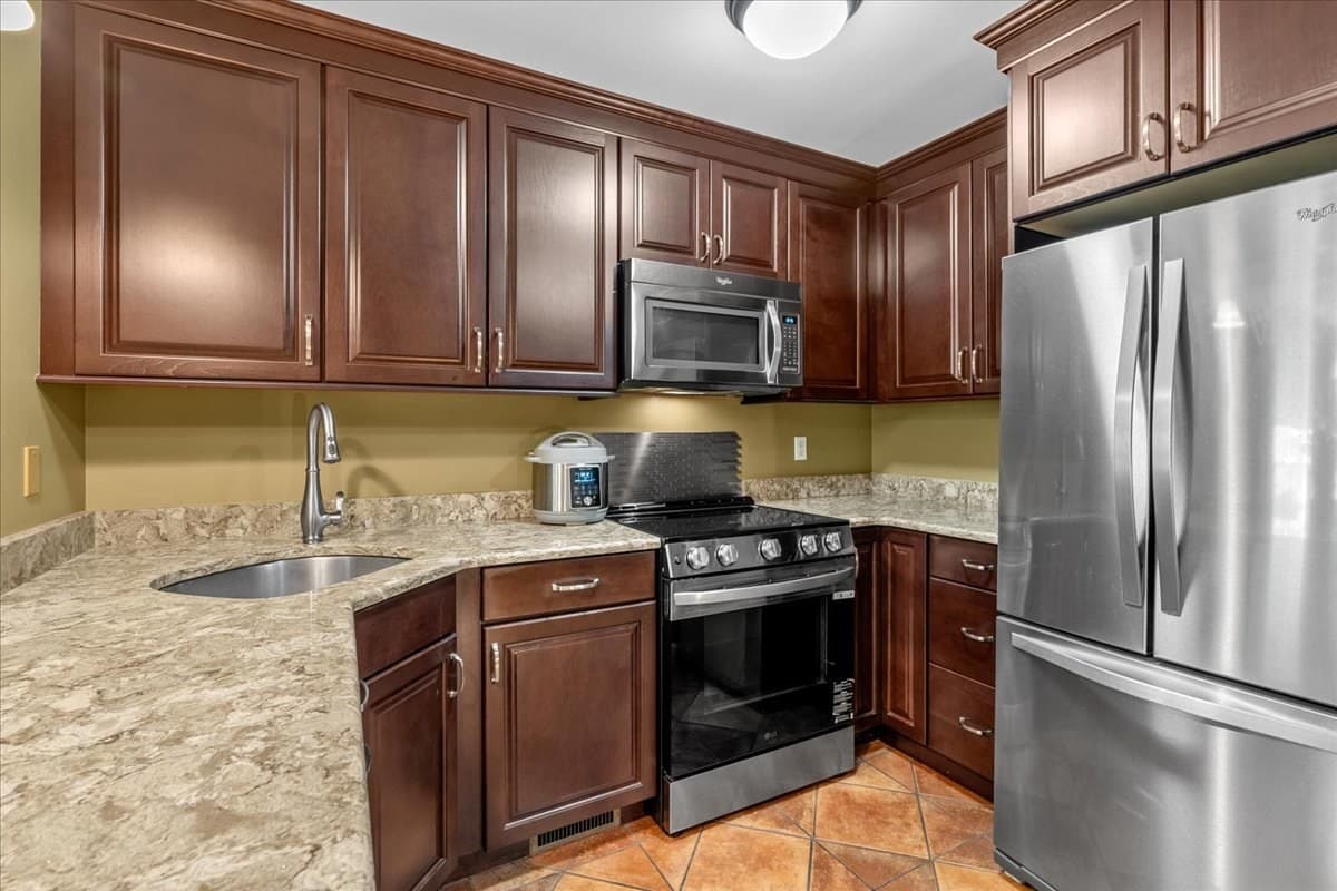 Condominium at 20 Waltham Dr # 20, Plainville MA 02762, Plainville, photo 8 of 41