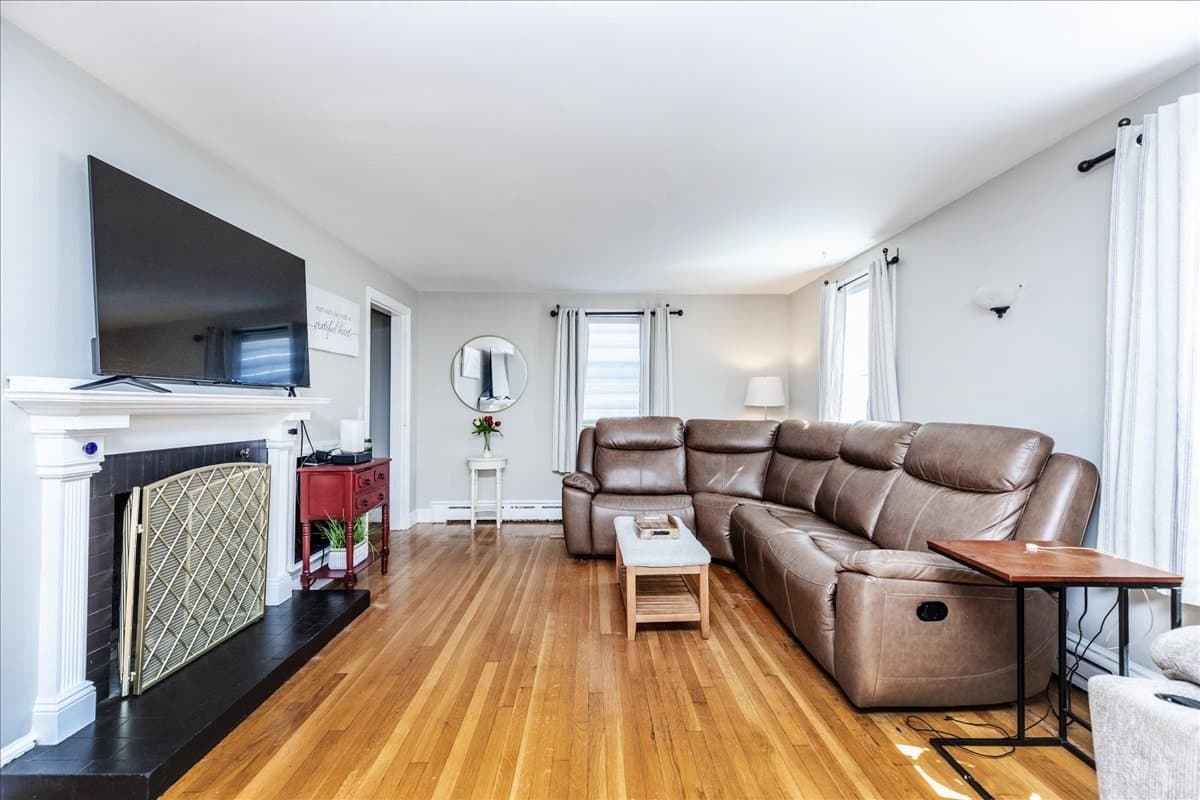 Single Family Residence at 514 Pleasant St, Weymouth MA 02190, Weymouth, photo 9 of 42