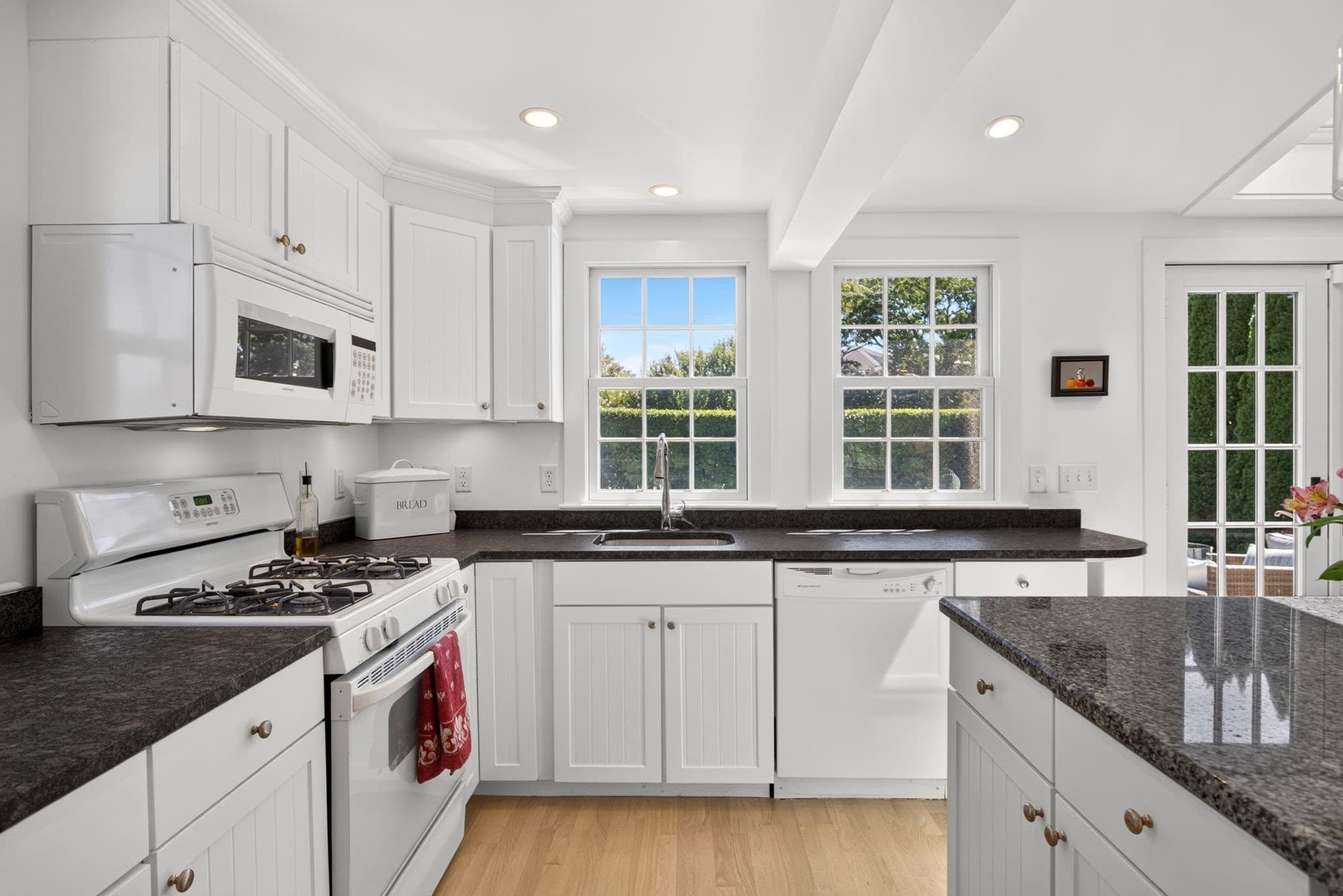 Single Family Residence at 10 Mill Hill Lane, Chatham MA 02633, Chatham, photo 18 of 42