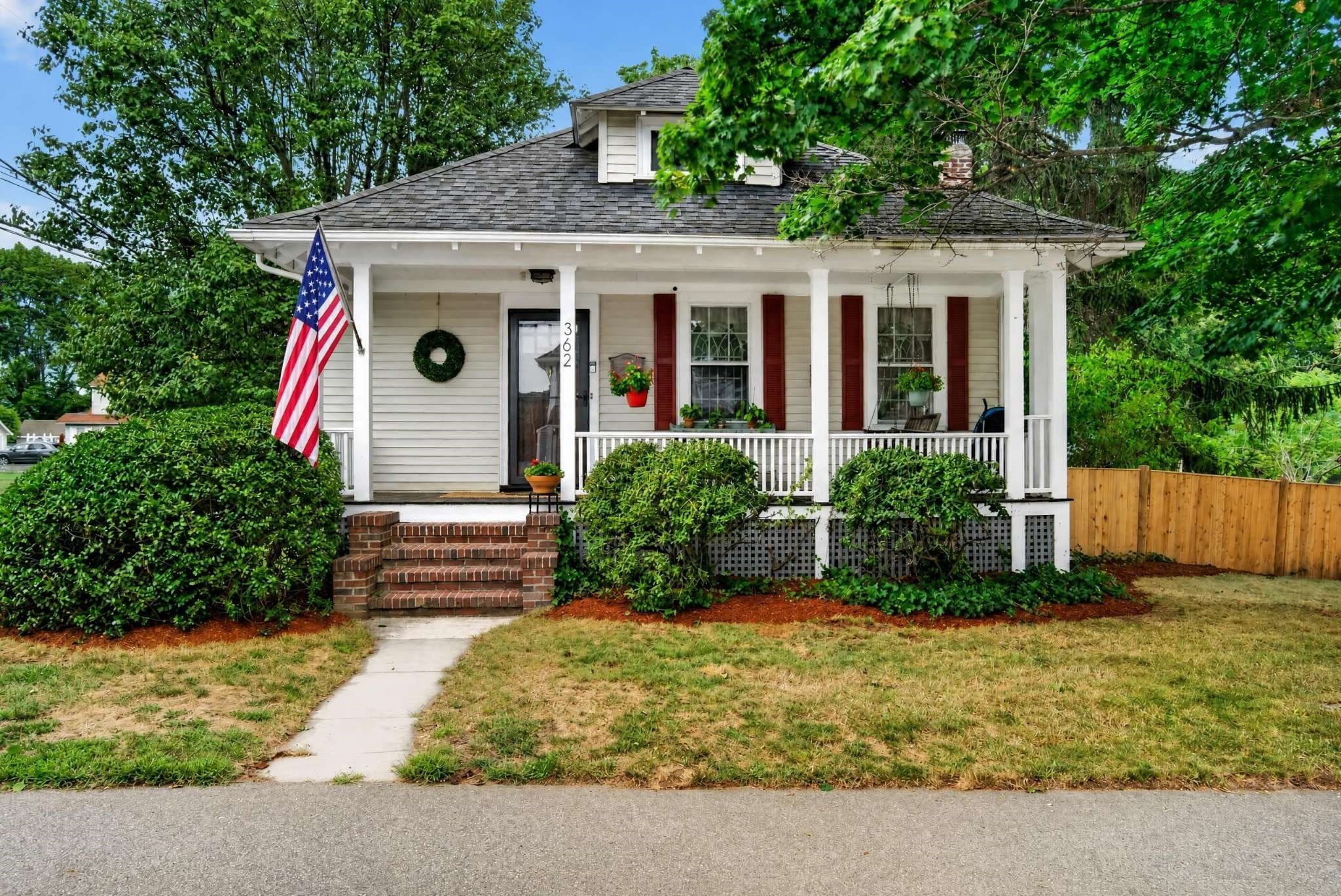 362 Mount Vernon St, Dedham MA 02026