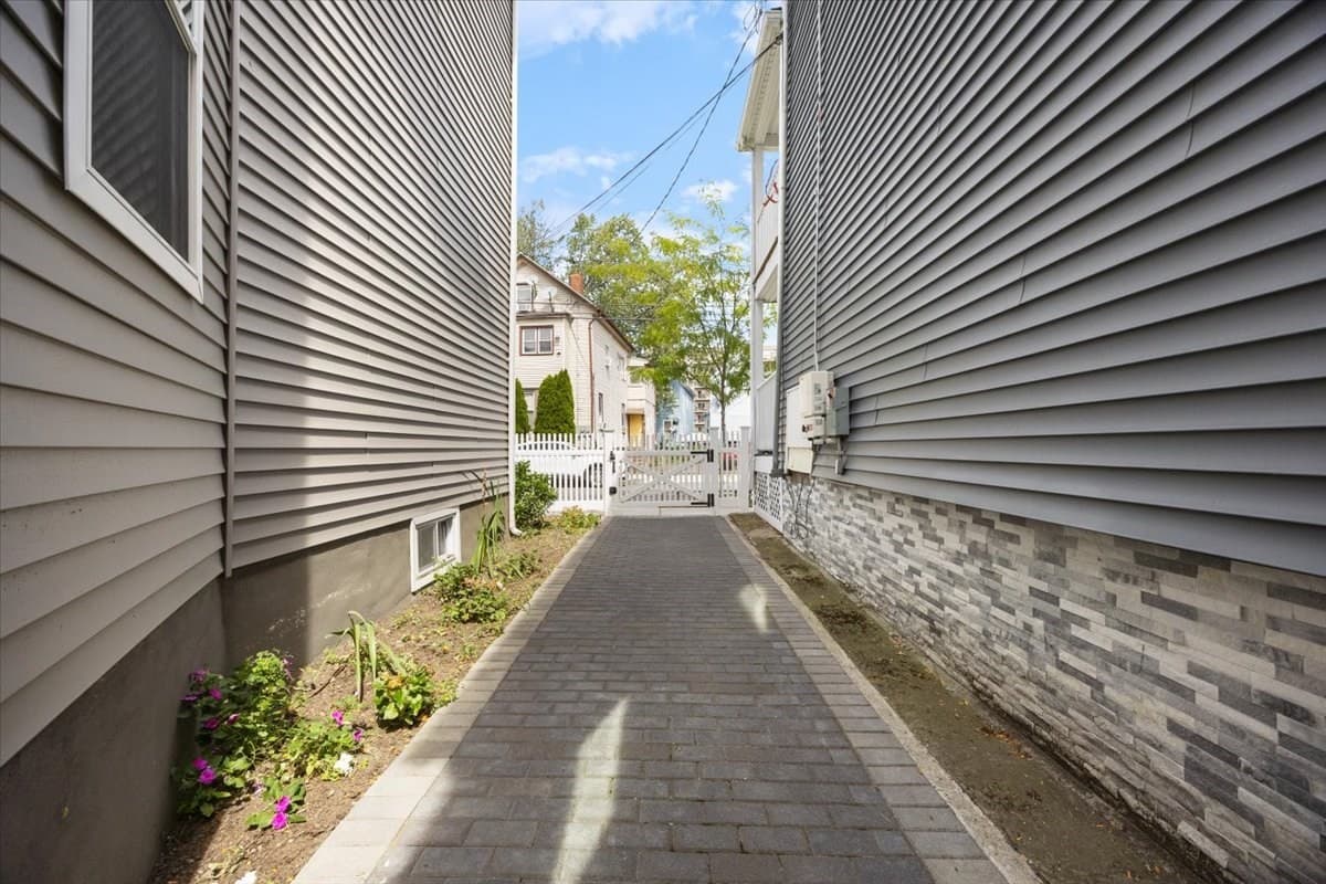 Condominium at 46 Addison St # 2, Chelsea MA 02150, Chelsea, photo 25 of 28