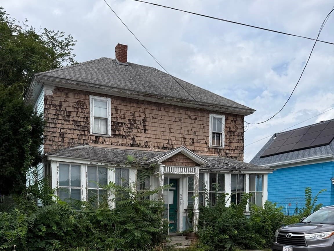 93 Emmett St, Lawrence MA 01843
