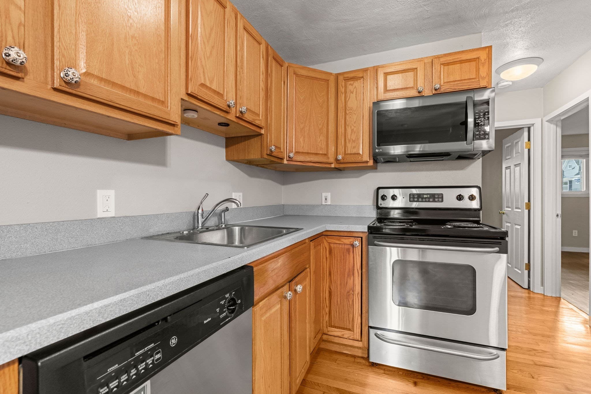 Condominium at 16 Cleveland Place # 8, Gloucester MA 01930, Gloucester, photo 5 of 12