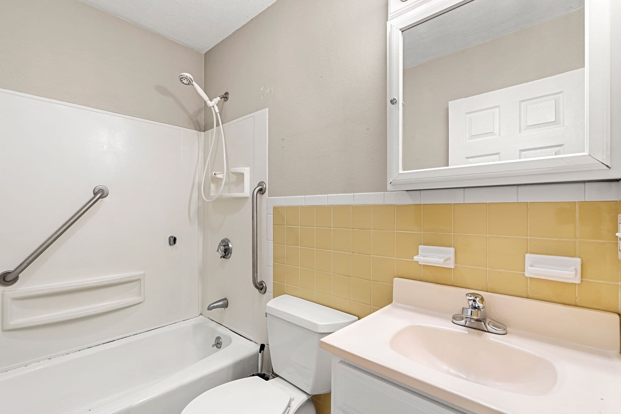 Condominium at 16 Cleveland Place # 8, Gloucester MA 01930, Gloucester, photo 10 of 12