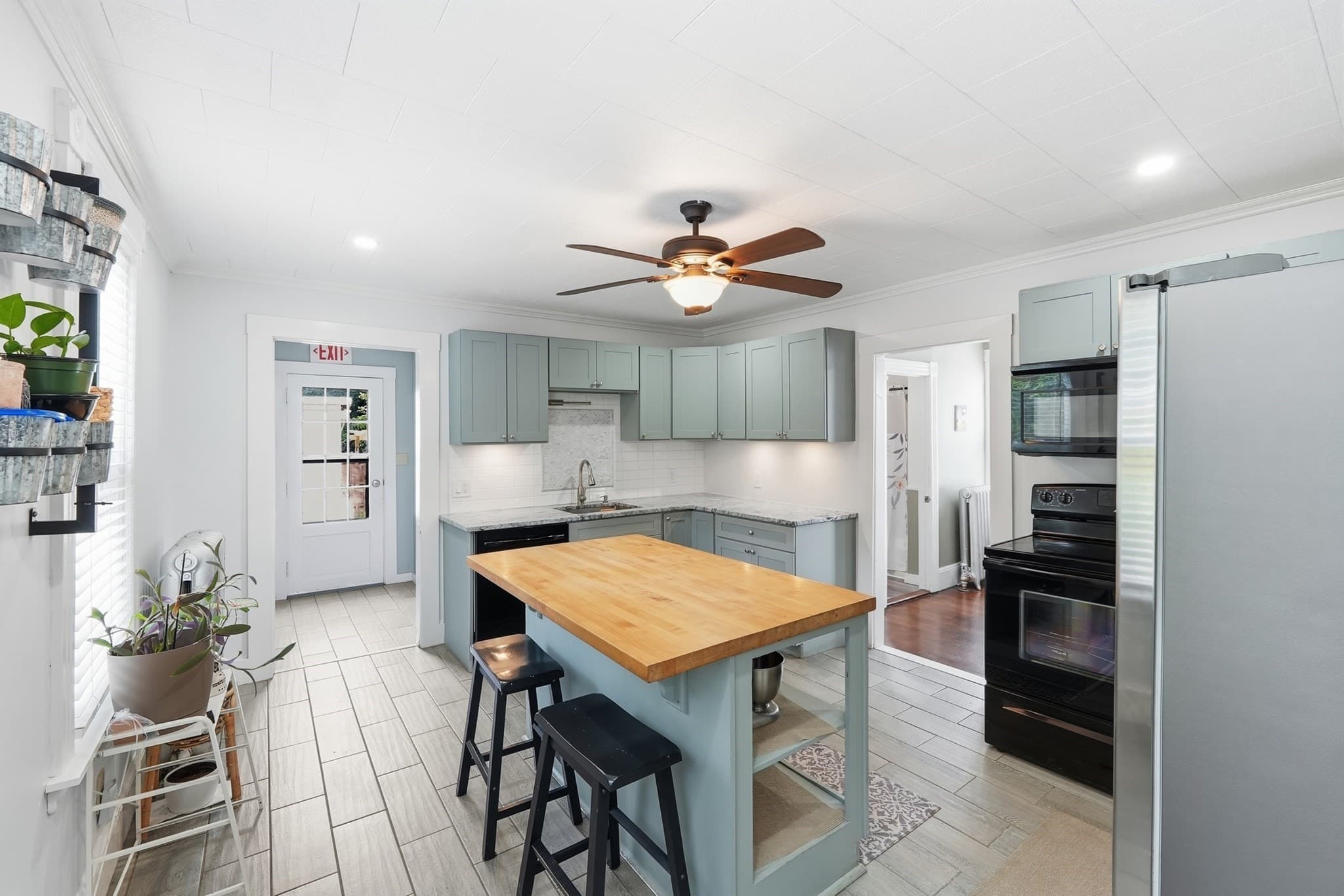 Single Family Residence at 96 Apricot St, Worcester MA 01603, Worcester, photo 3 of 39