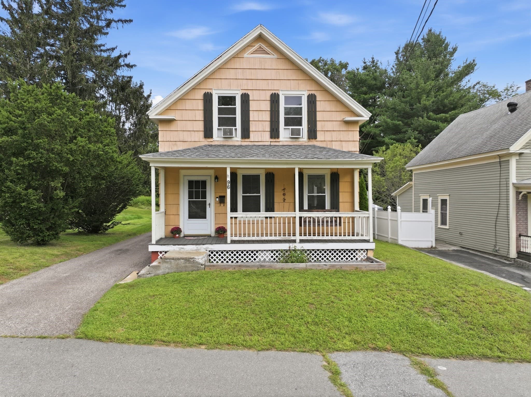 96 Apricot St, Worcester MA 01603