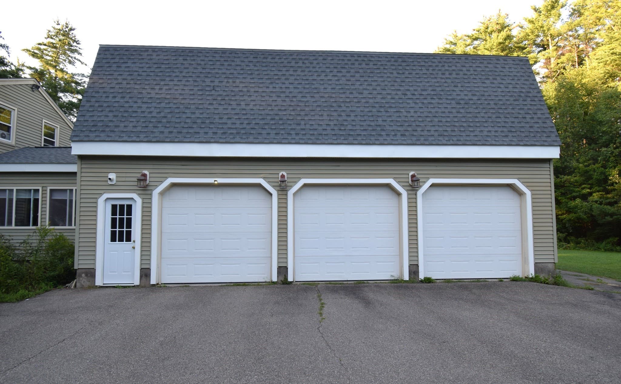 Single Family Residence at 287 Middle Road, Brentwood NH 03833, Brentwood, photo 2 of 42
