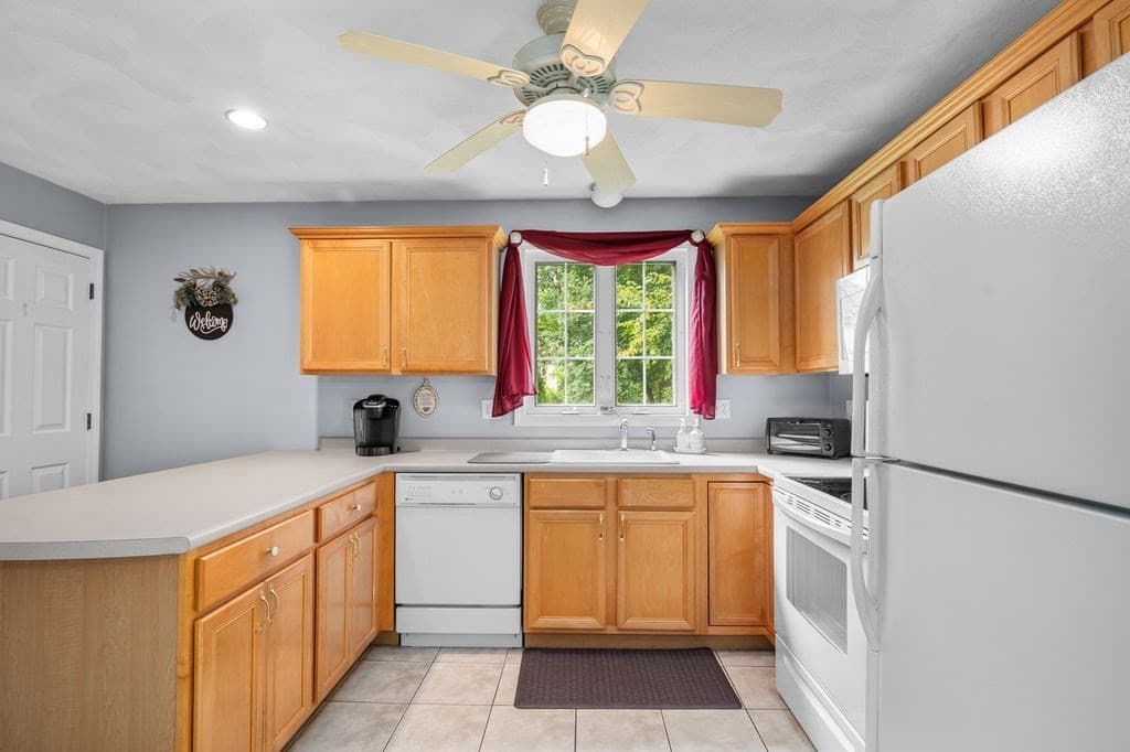 Condominium at 78 Eagle Dr # 78, Tewksbury MA 01876, photo 14 of 32