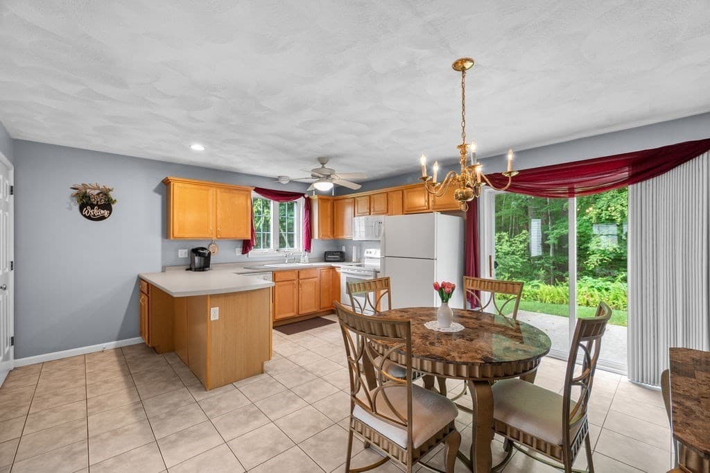 Condominium at 78 Eagle Dr # 78, Tewksbury MA 01876, photo 11 of 32