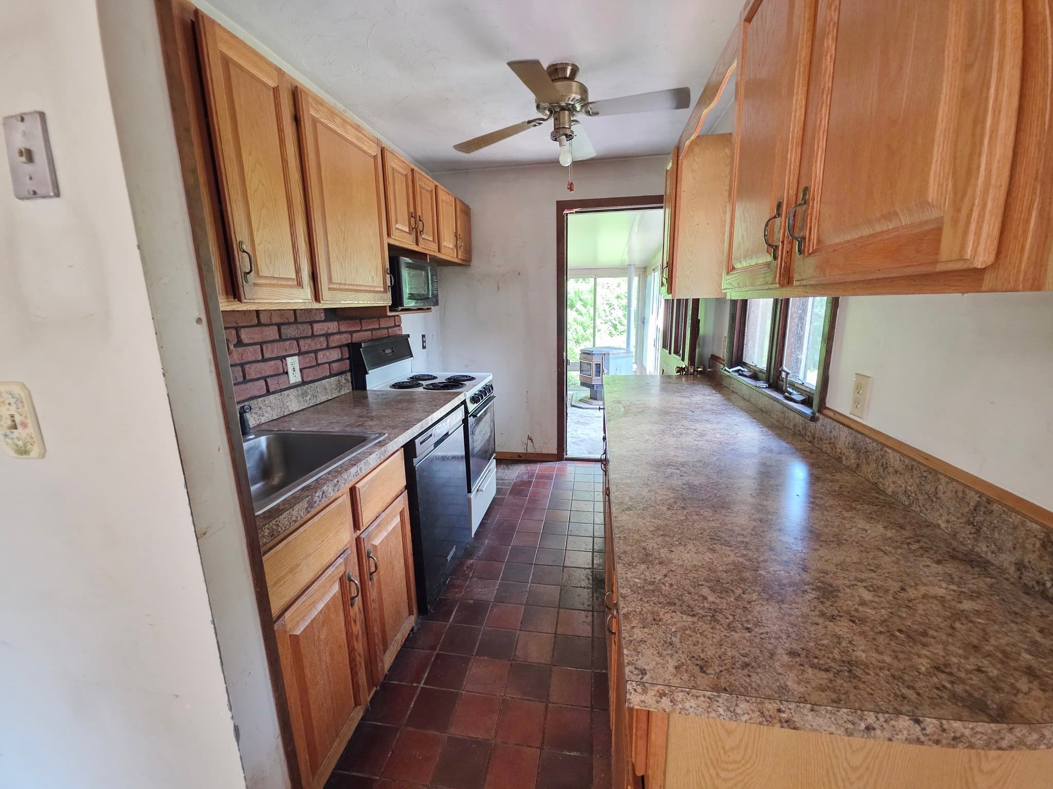 Single Family Residence at 11 Ferncroft Rd, Leicester MA 01524, Leicester, photo 7 of 23