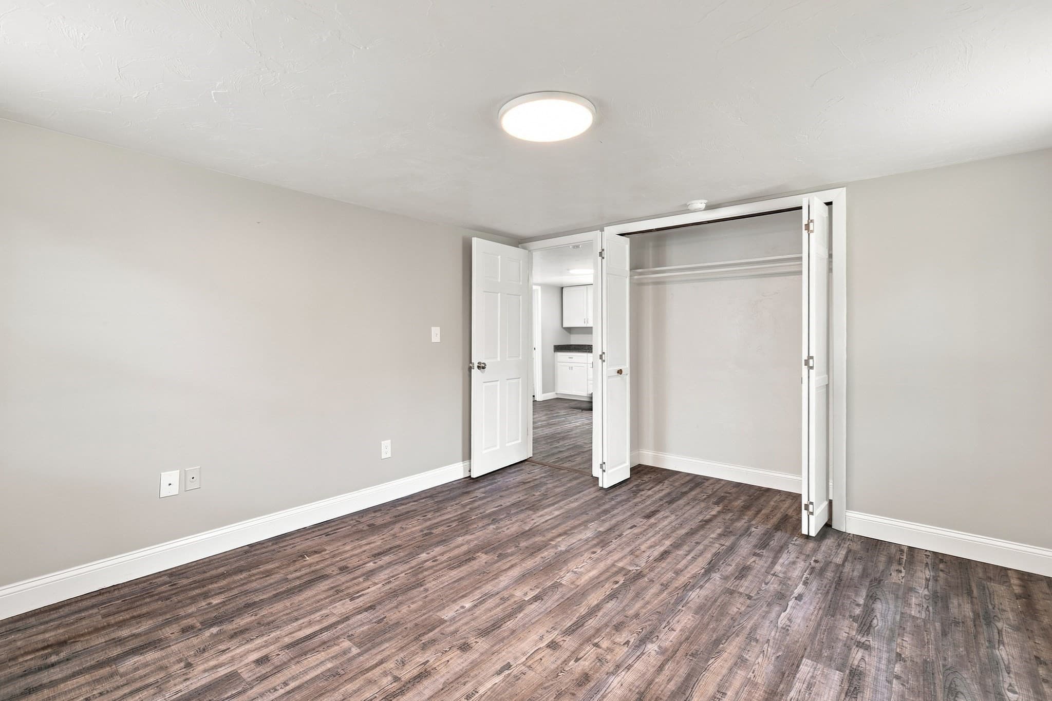 Single Family Residence at 174,5 Lakeview Ave, Taunton MA 02780, photo 5 of 40