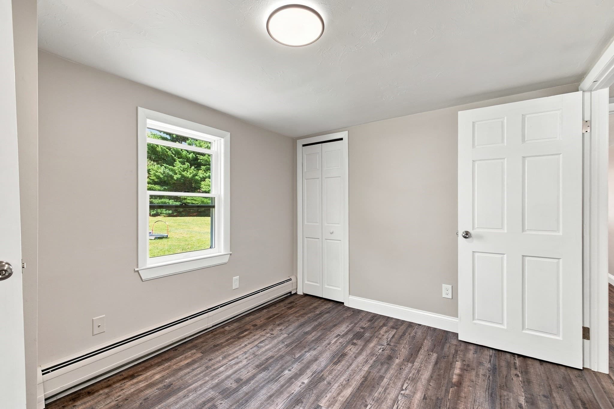 Single Family Residence at 174,5 Lakeview Ave, Taunton MA 02780, photo 9 of 40