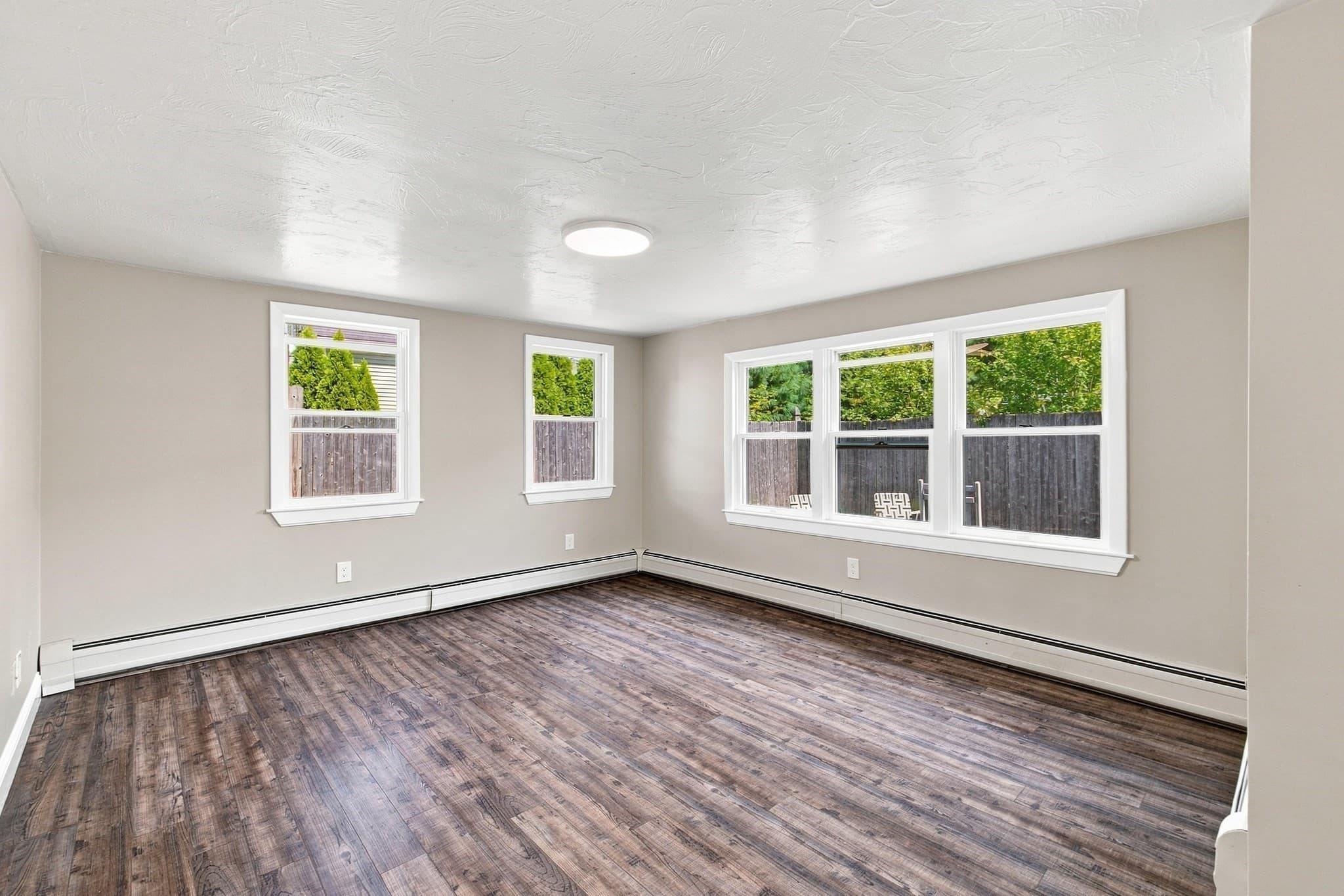 Single Family Residence at 174,5 Lakeview Ave, Taunton MA 02780, photo 14 of 40