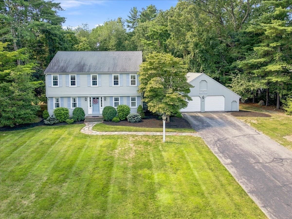 Single Family Residence at 293 Mayflower Cir, Hanover MA 02339, Hanover, photo 3 of 42