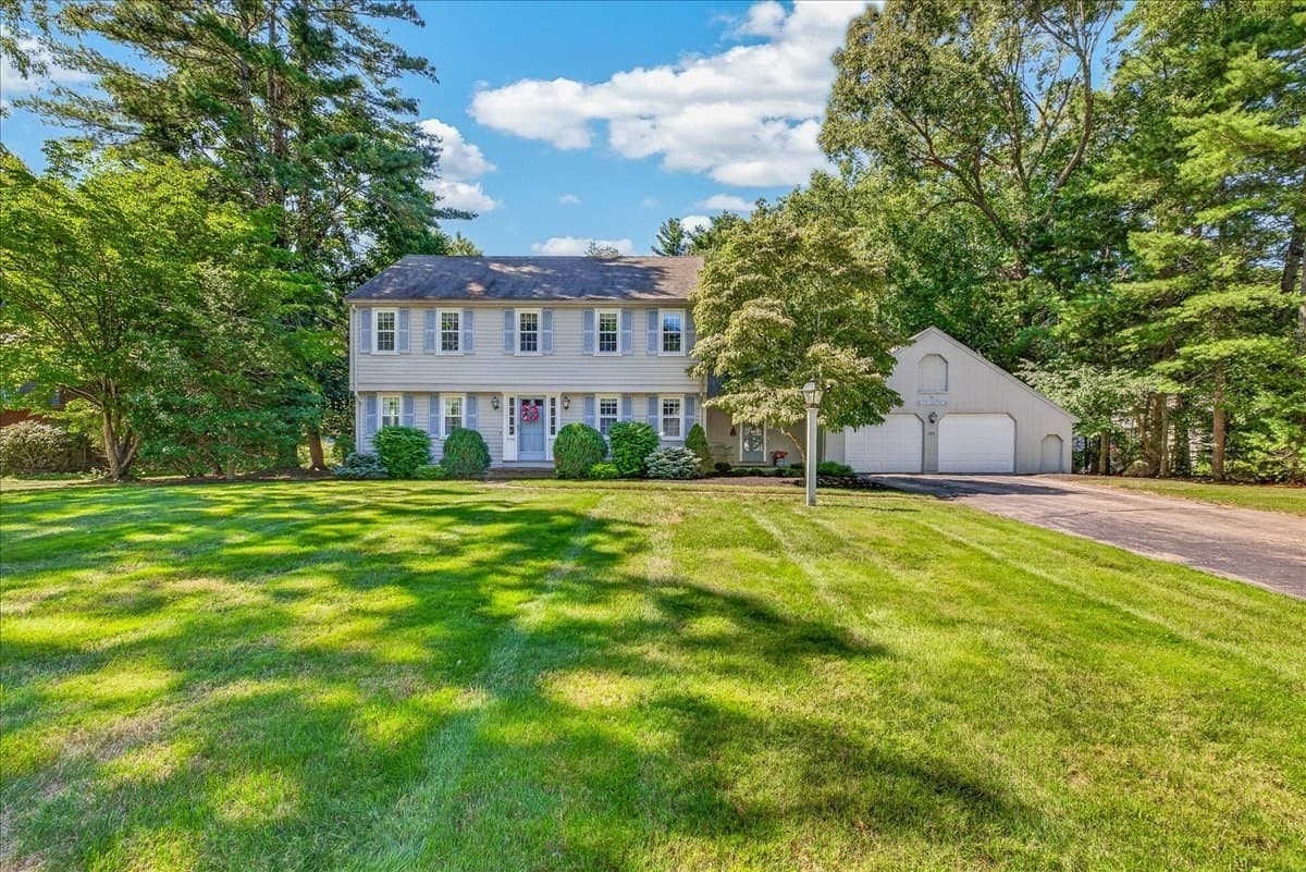 293 Mayflower Cir, Hanover MA 02339