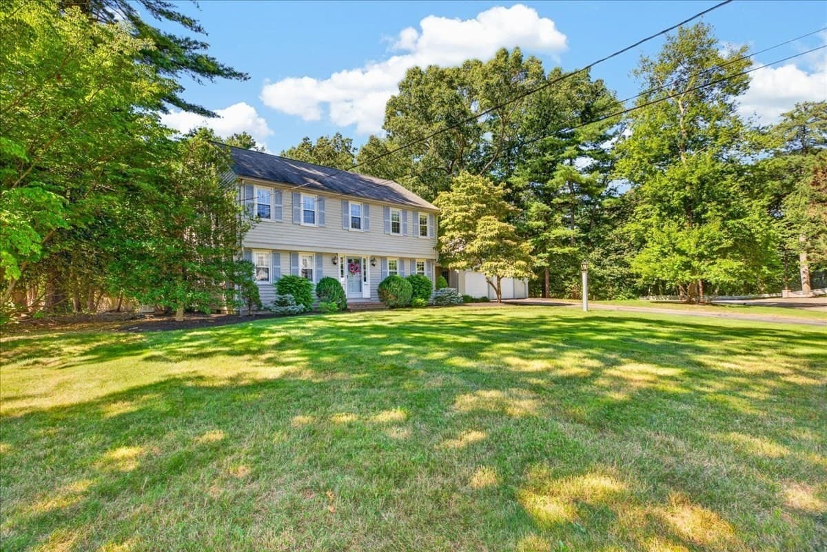 Single Family Residence at 293 Mayflower Cir, Hanover MA 02339, Hanover, photo 5 of 42