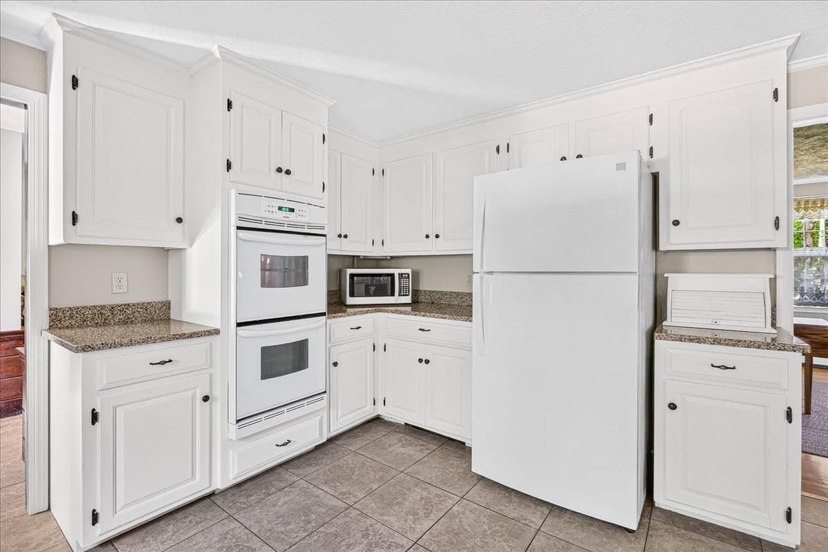 Single Family Residence at 293 Mayflower Cir, Hanover MA 02339, Hanover, photo 8 of 42