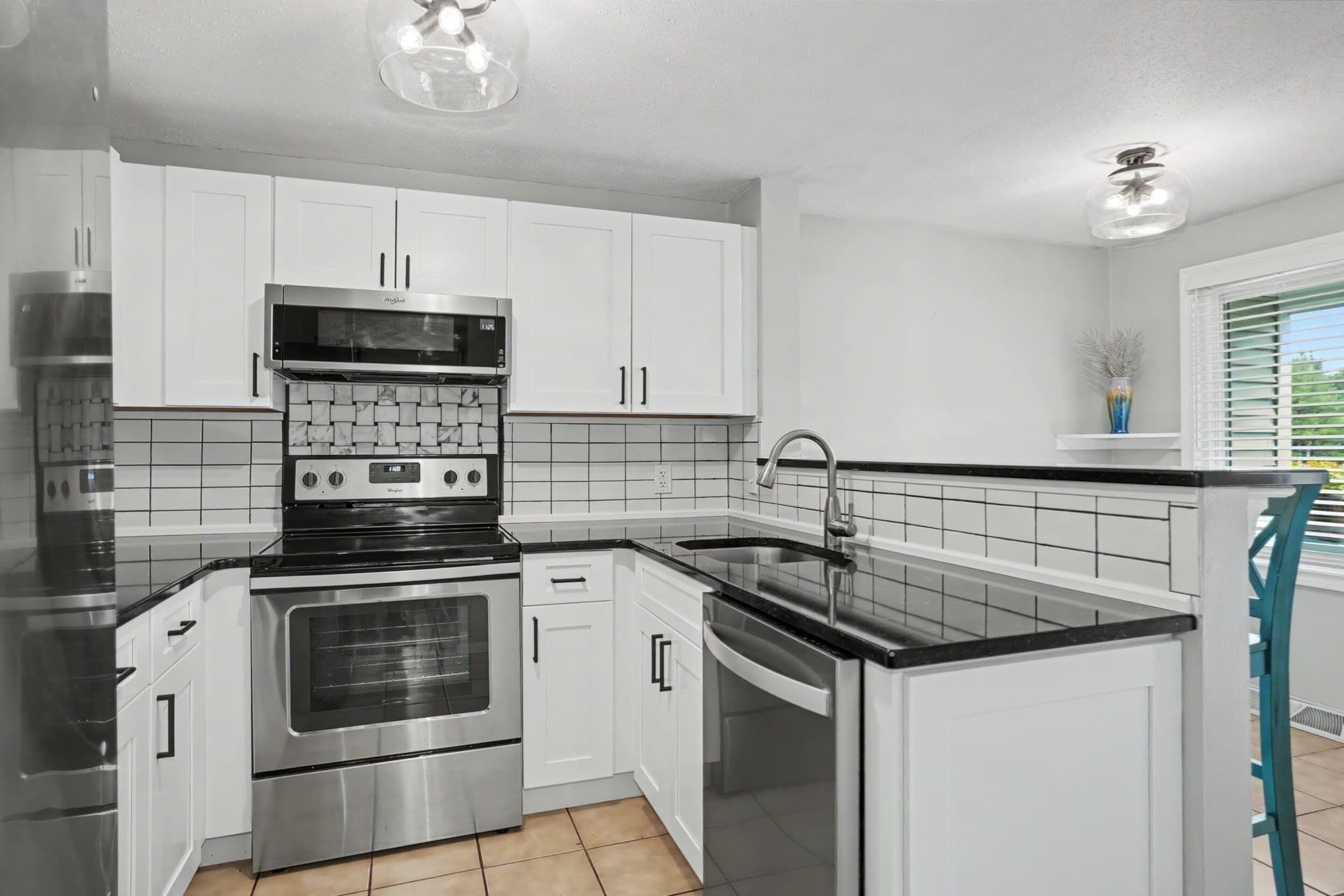 Condominium at 71 Stone Ridge Rd # 71, Franklin MA 02038, Franklin, photo 7 of 24