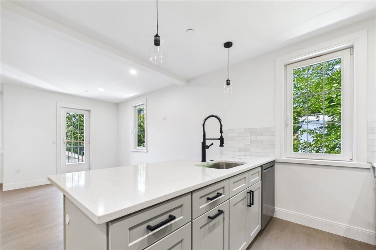 Condominium at 305 Chestnut Ave # 5, Boston MA 02130, photo 16 of 40