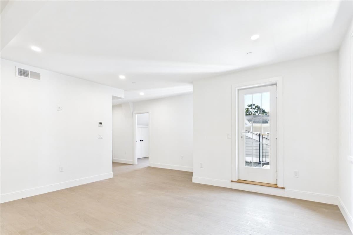 Condominium at 305 Chestnut Ave # 5, Boston MA 02130, photo 10 of 40