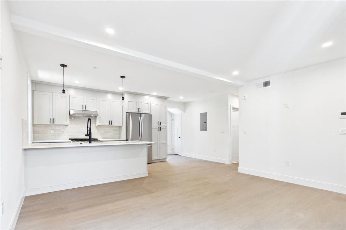 Condominium at 305 Chestnut Ave # 5, Boston MA 02130, photo 11 of 40