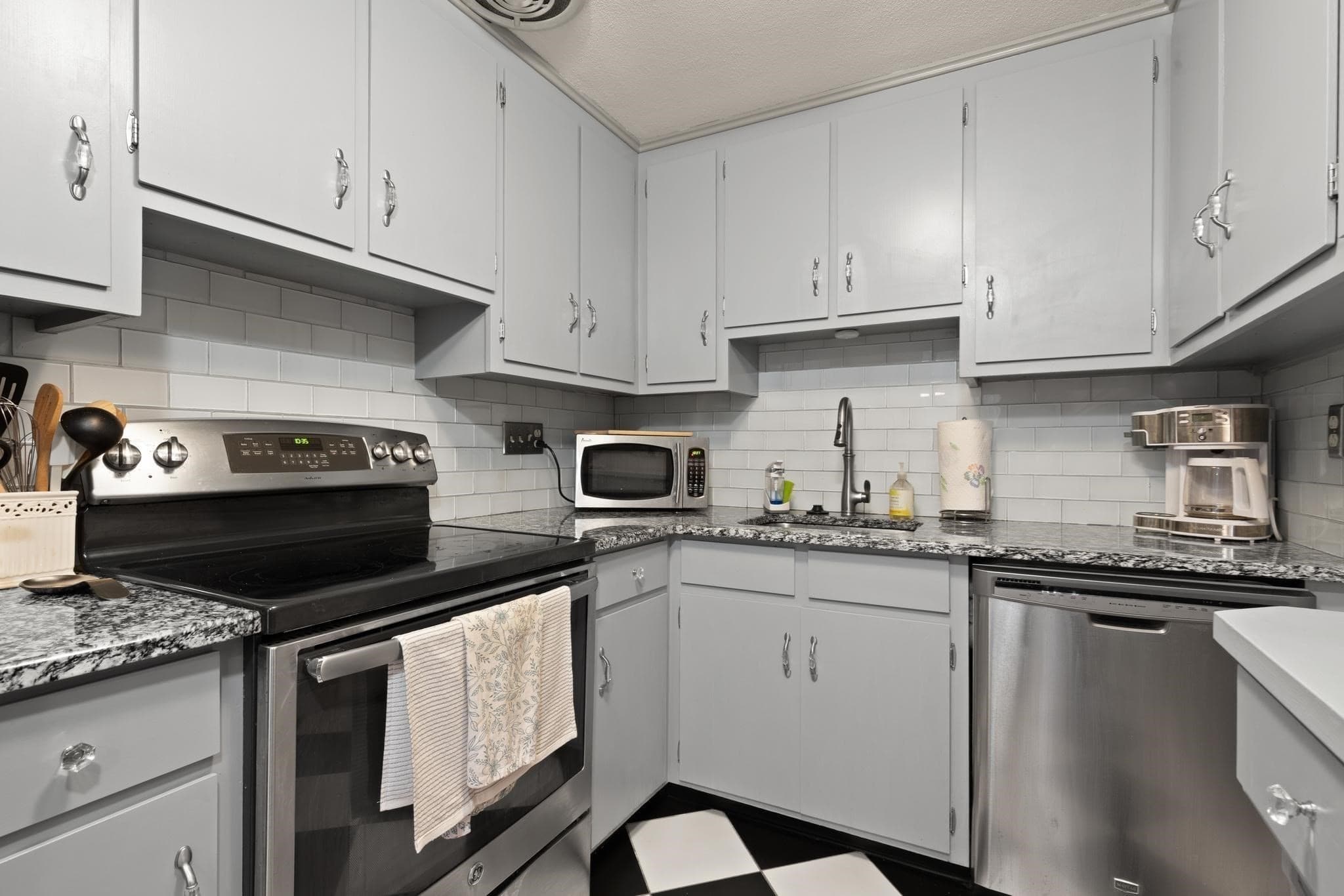 Condominium at 200 Park Terrace Drive # 255, Stoneham MA 02180, Stoneham, photo 11 of 26
