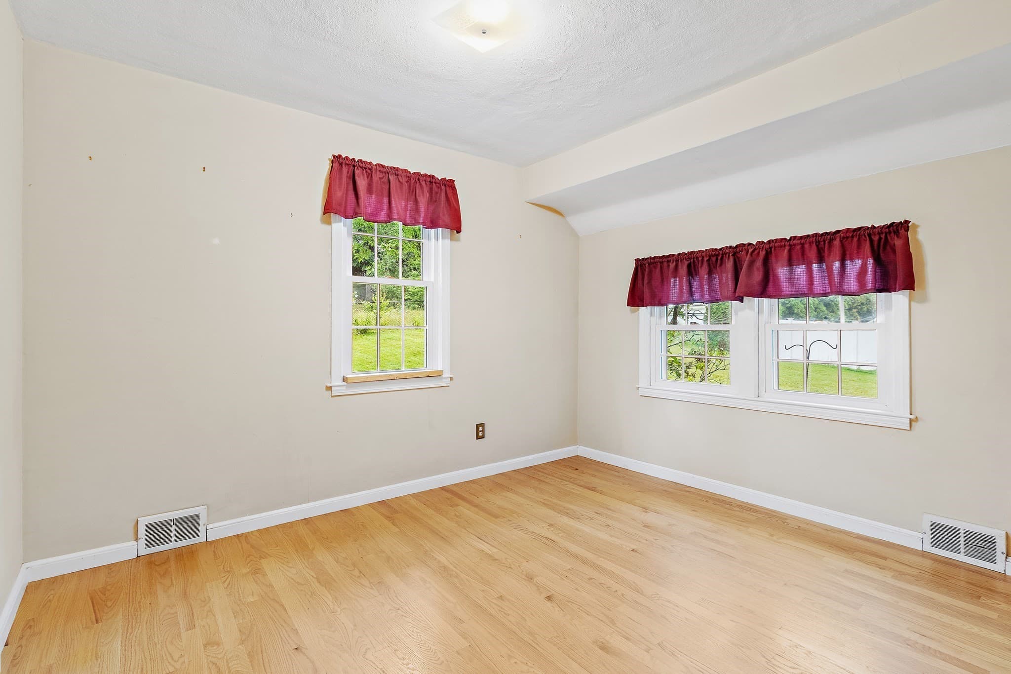 Single Family Residence at 51 Ridge Rd, Marlborough MA 01752, Marlborough, photo 16 of 40