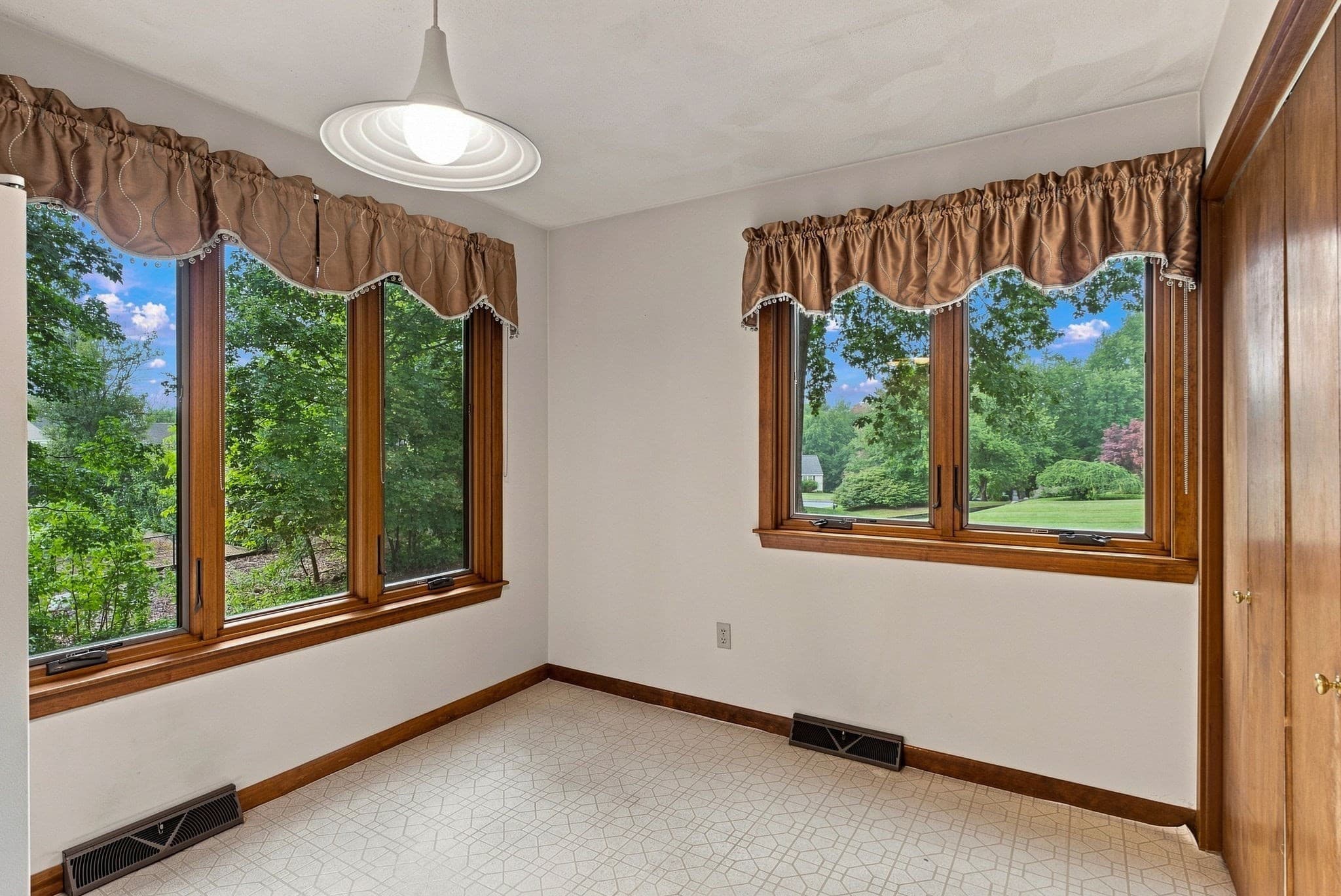 Single Family Residence at 1 Utica Dr, Hudson MA 01749, Hudson, photo 16 of 36