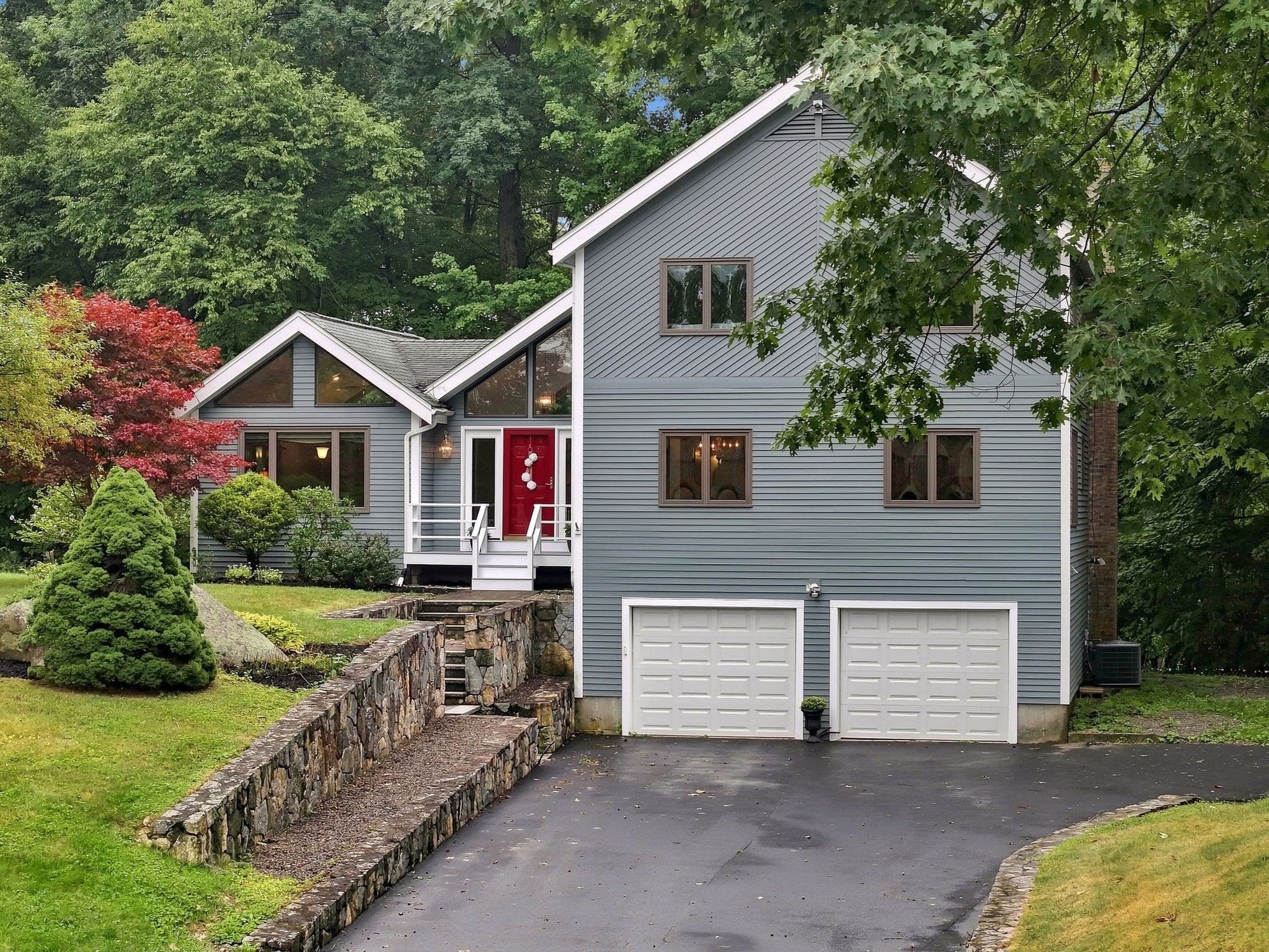 1 Utica Dr, Hudson MA 01749