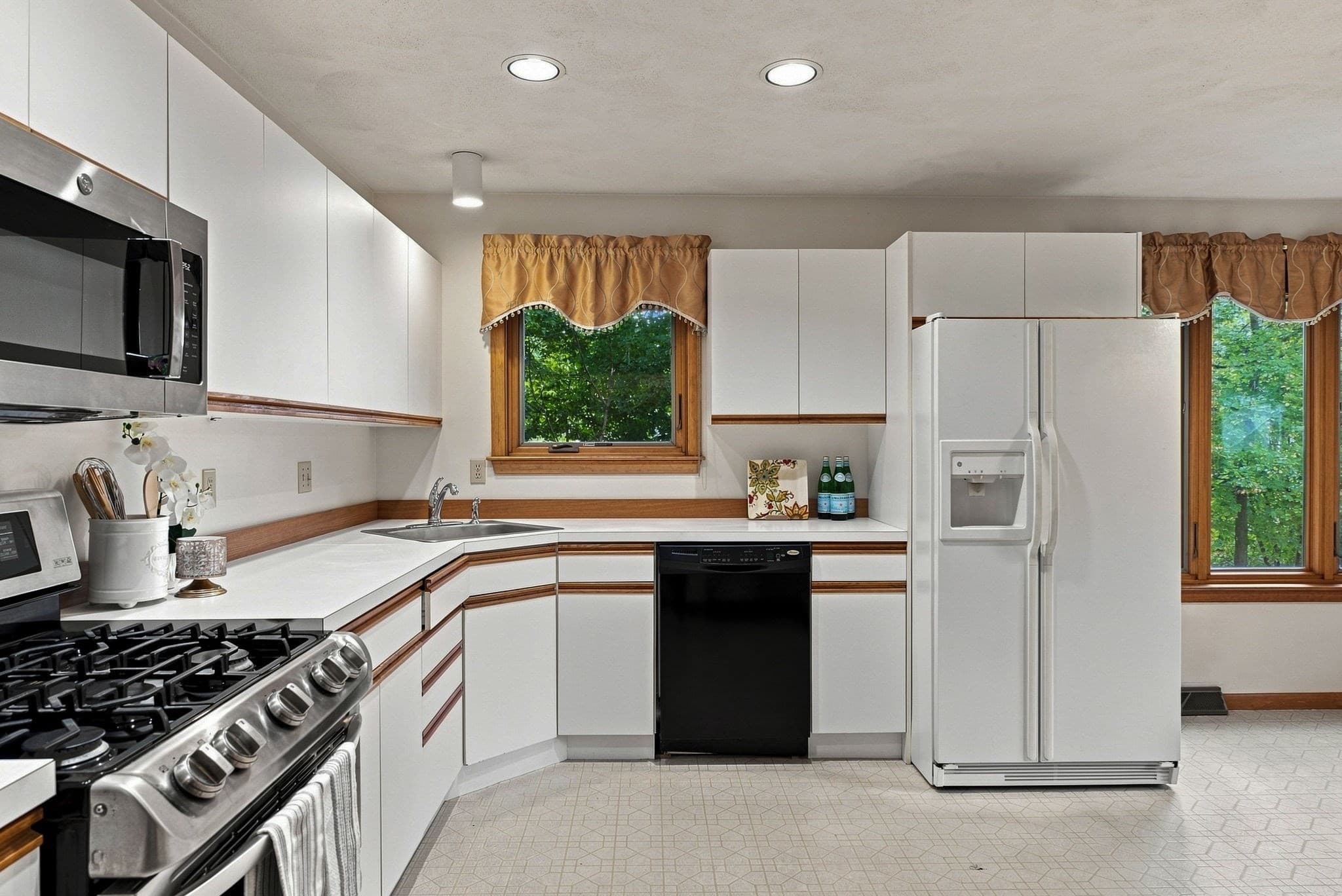 Single Family Residence at 1 Utica Dr, Hudson MA 01749, Hudson, photo 14 of 36