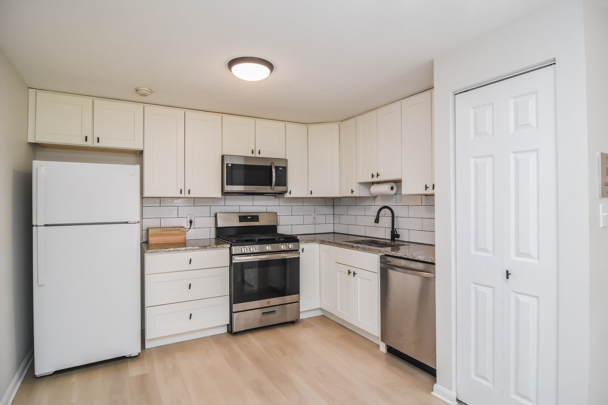 Condominium at 8 Kenmar Drive # 55, Billerica MA 01821, Billerica, photo 2 of 35