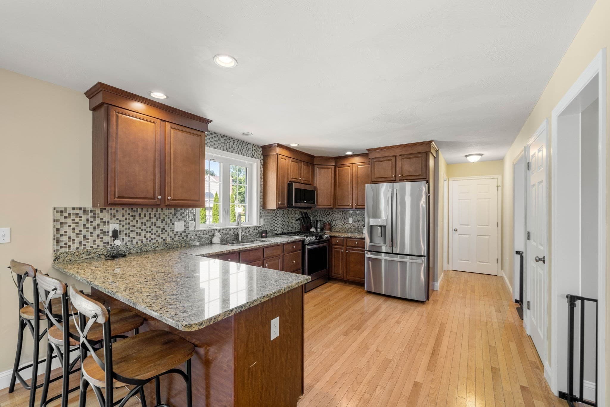 Single Family Residence at 11 Duquette Dr, Haverhill MA 01830, photo 5 of 27