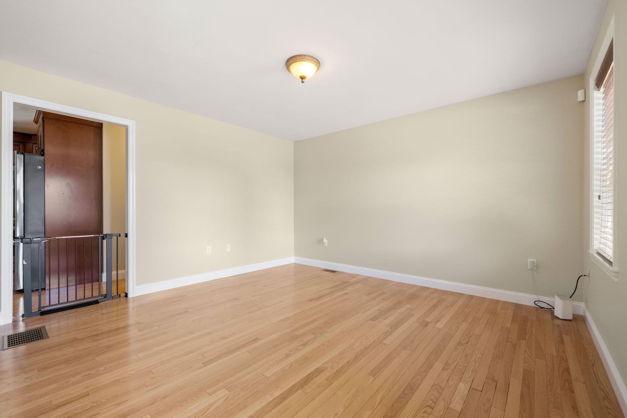 Single Family Residence at 11 Duquette Dr, Haverhill MA 01830, photo 10 of 27