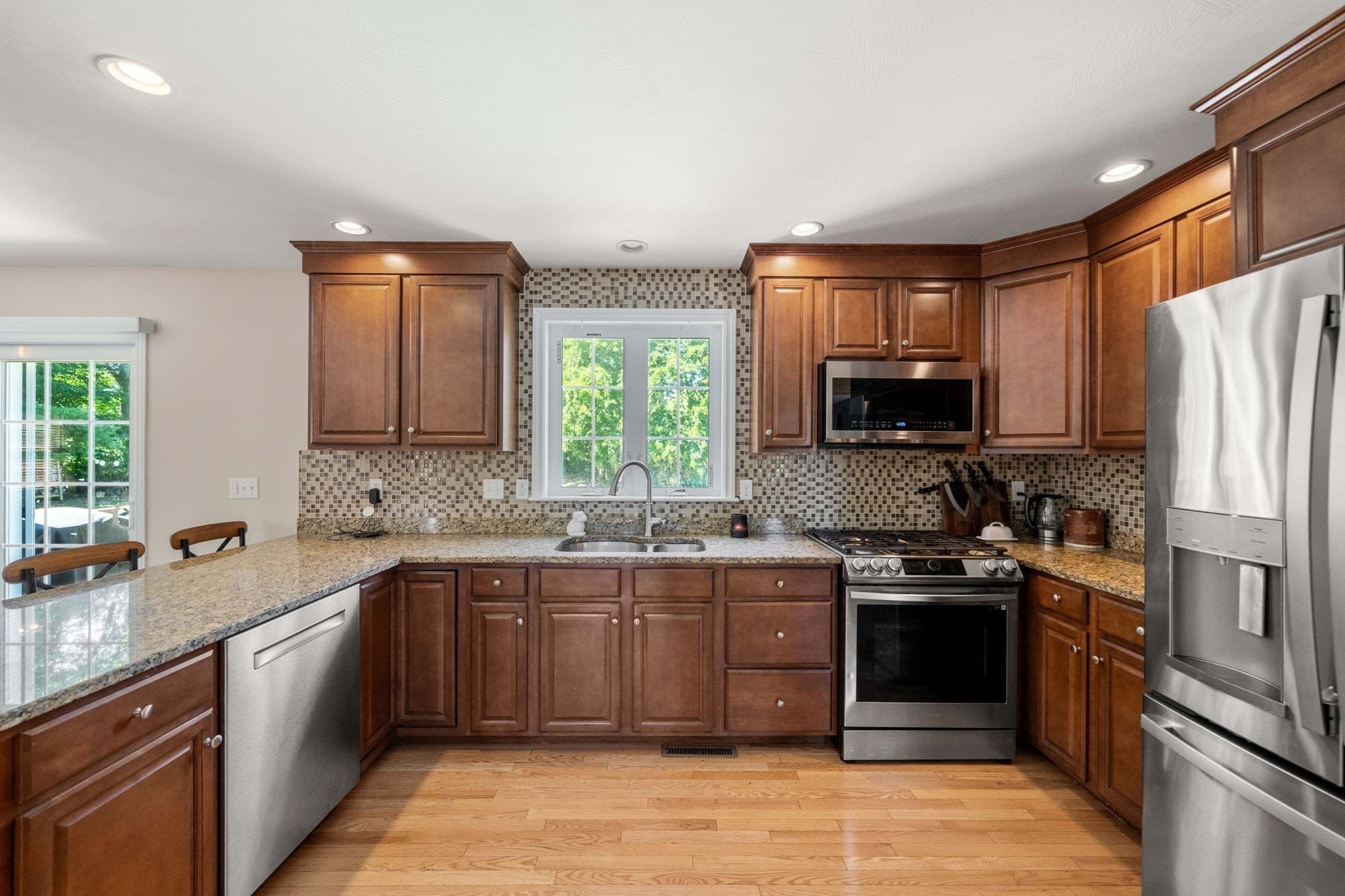 Single Family Residence at 11 Duquette Dr, Haverhill MA 01830, photo 4 of 27