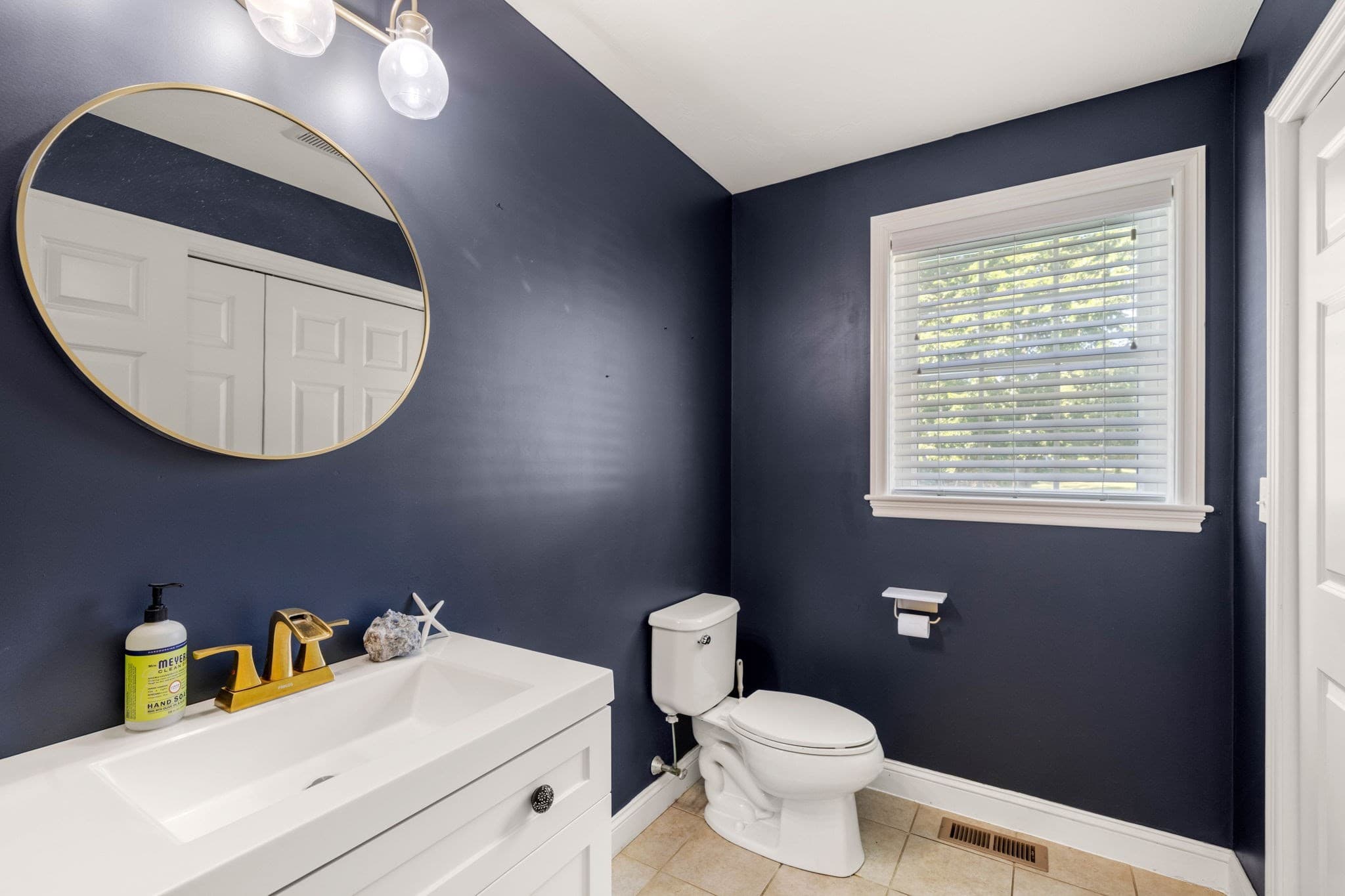 Single Family Residence at 11 Duquette Dr, Haverhill MA 01830, photo 8 of 27