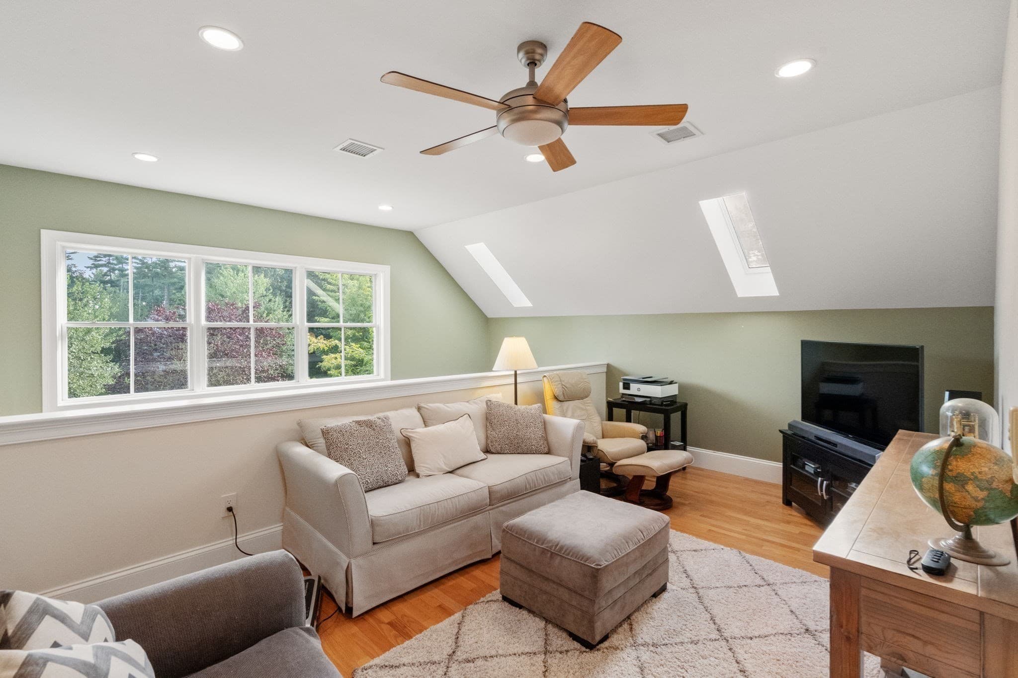 Condominium at 31 Hathaway Pond Cir # 31, Rochester MA 02770, Rochester, photo 26 of 42