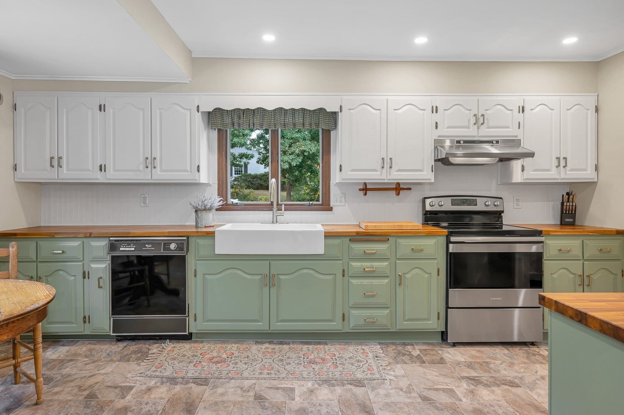 Single Family Residence at 30 Woodrow Ave, Haverhill MA 01830, photo 7 of 34