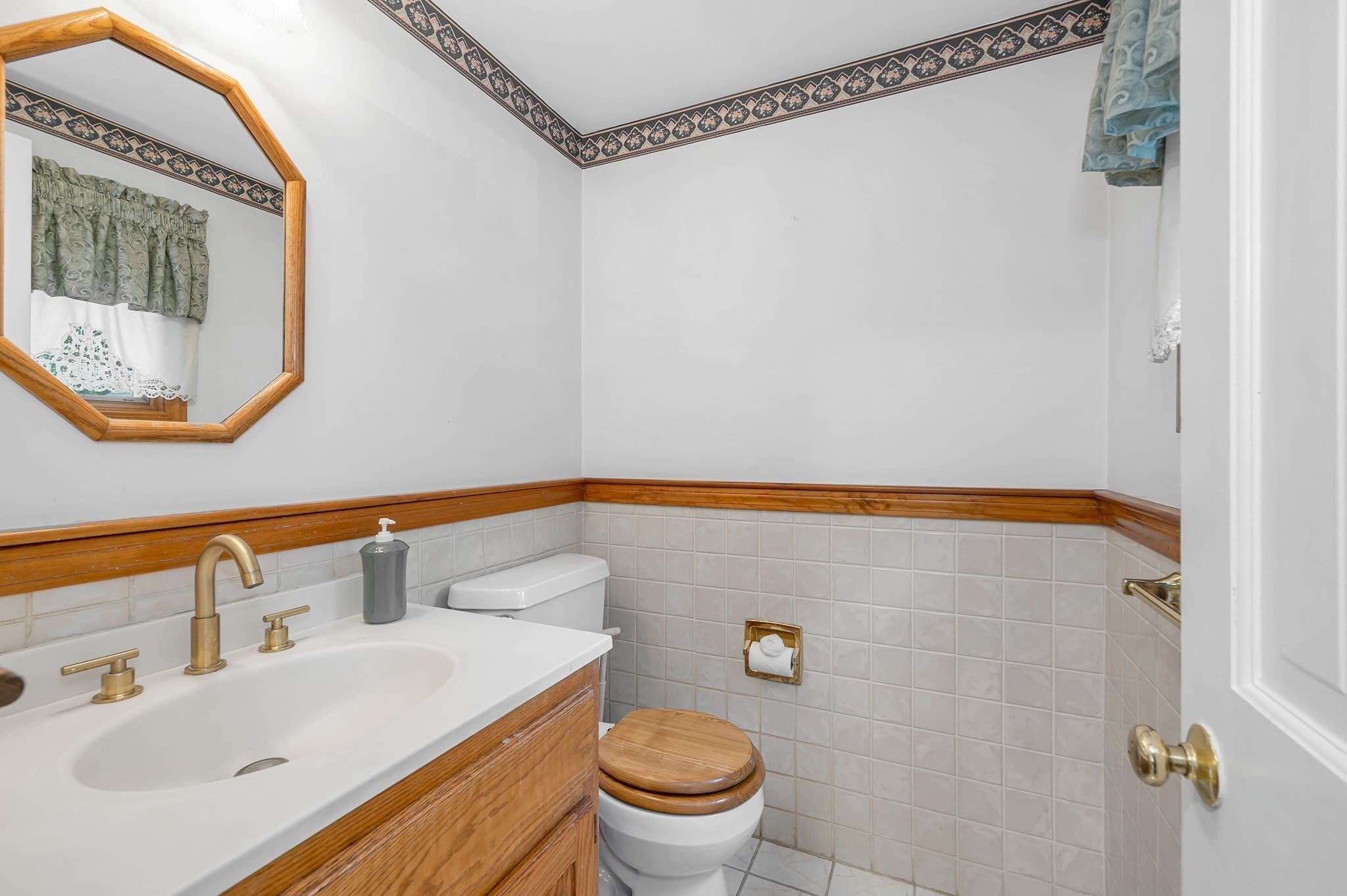 Single Family Residence at 30 Woodrow Ave, Haverhill MA 01830, photo 8 of 34