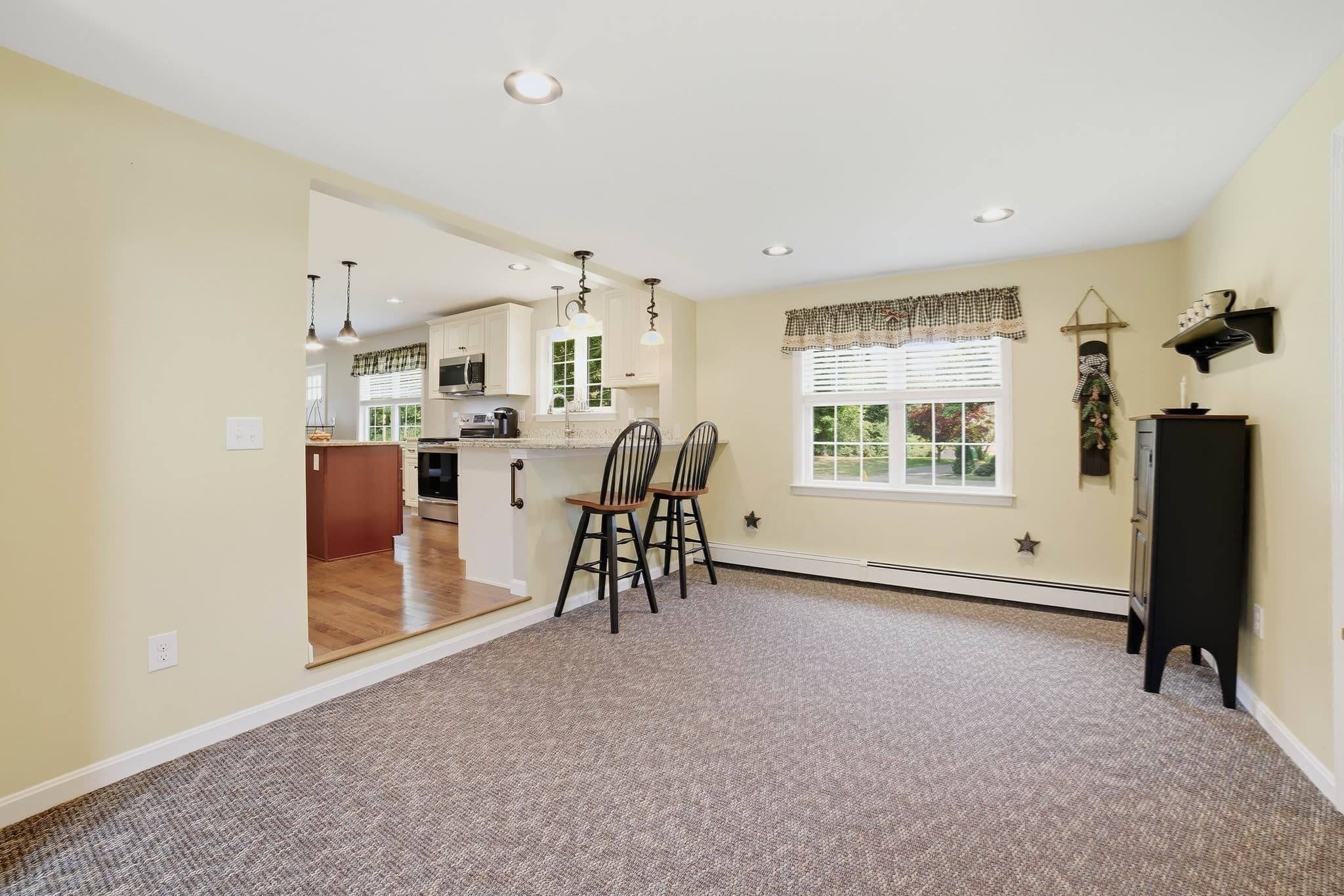 Single Family Residence at 425 River Road, Uxbridge MA 01569, Uxbridge, photo 13 of 30
