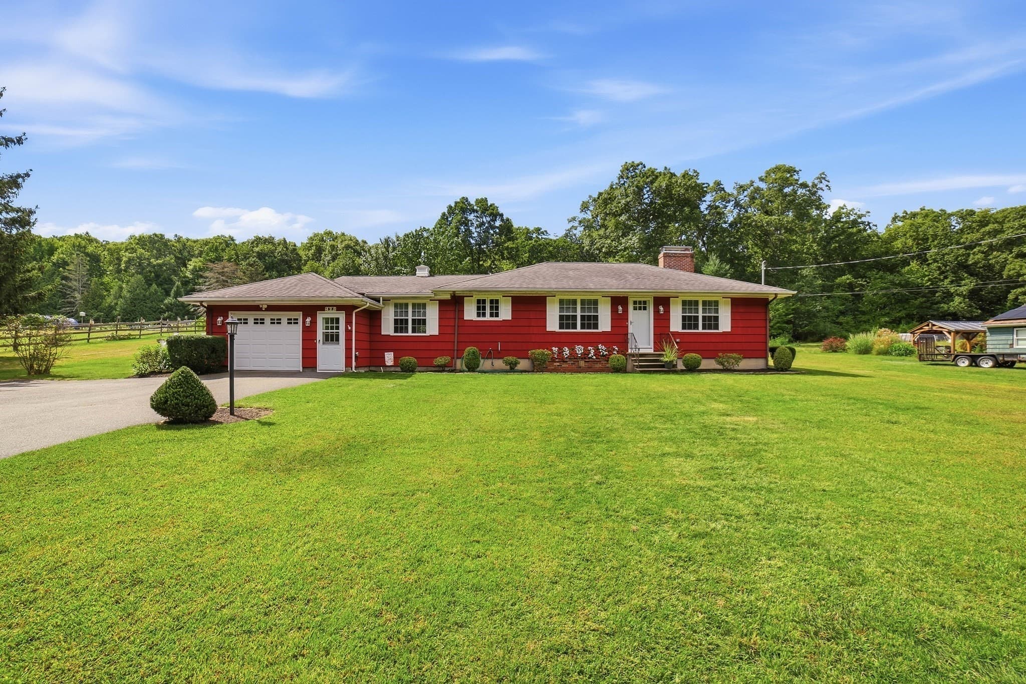 425 River Road, Uxbridge MA 01569