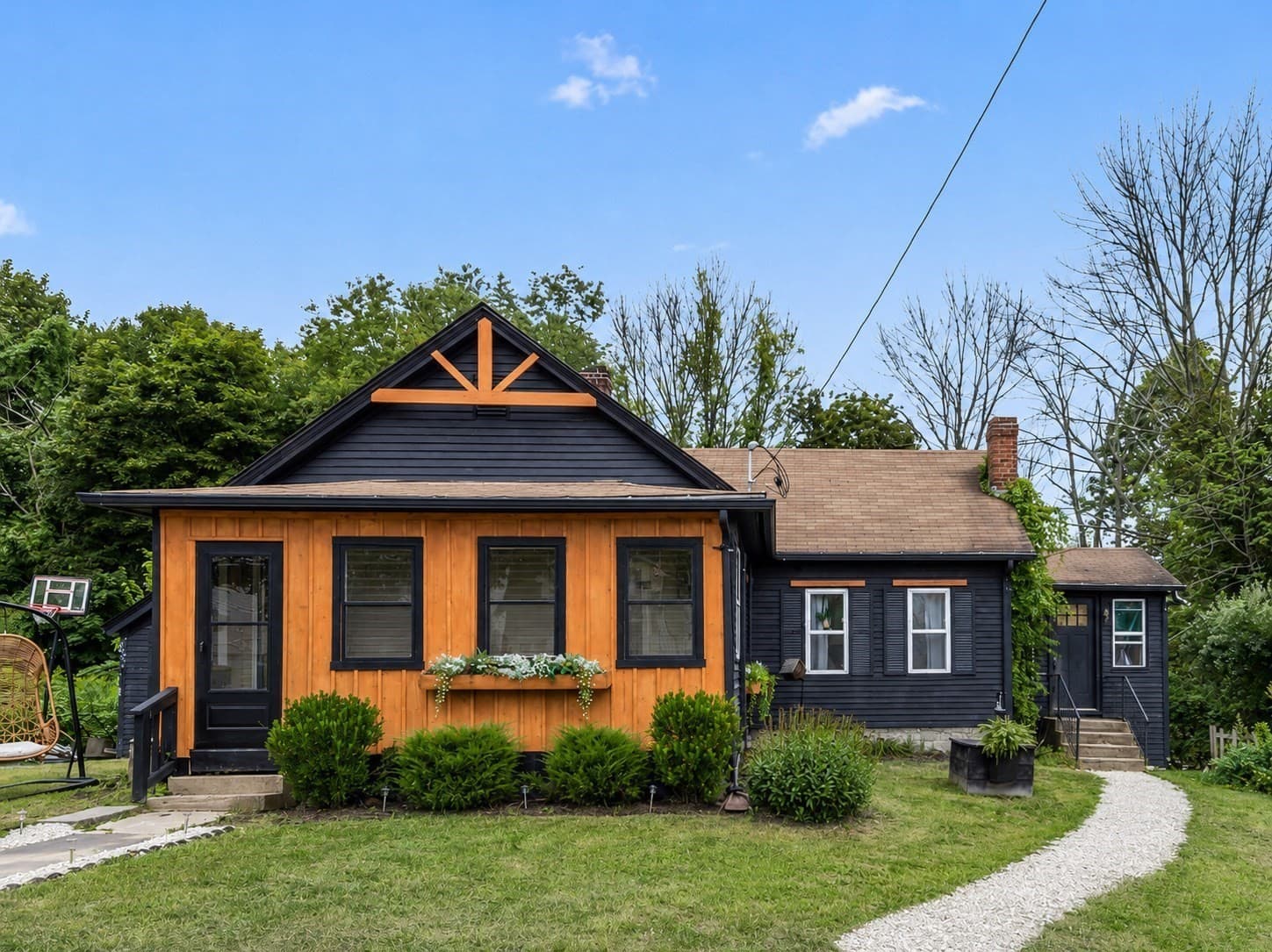 69 Main St, Charlton MA 01507