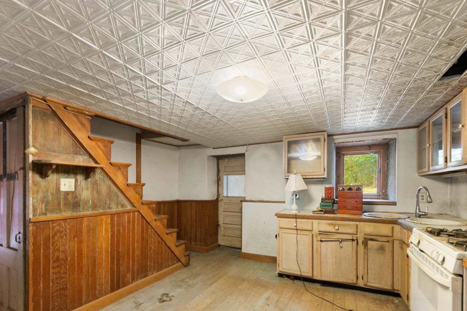 Single Family Residence at 29 Beachview Terrace, Malden MA 02148, Malden, photo 5 of 21