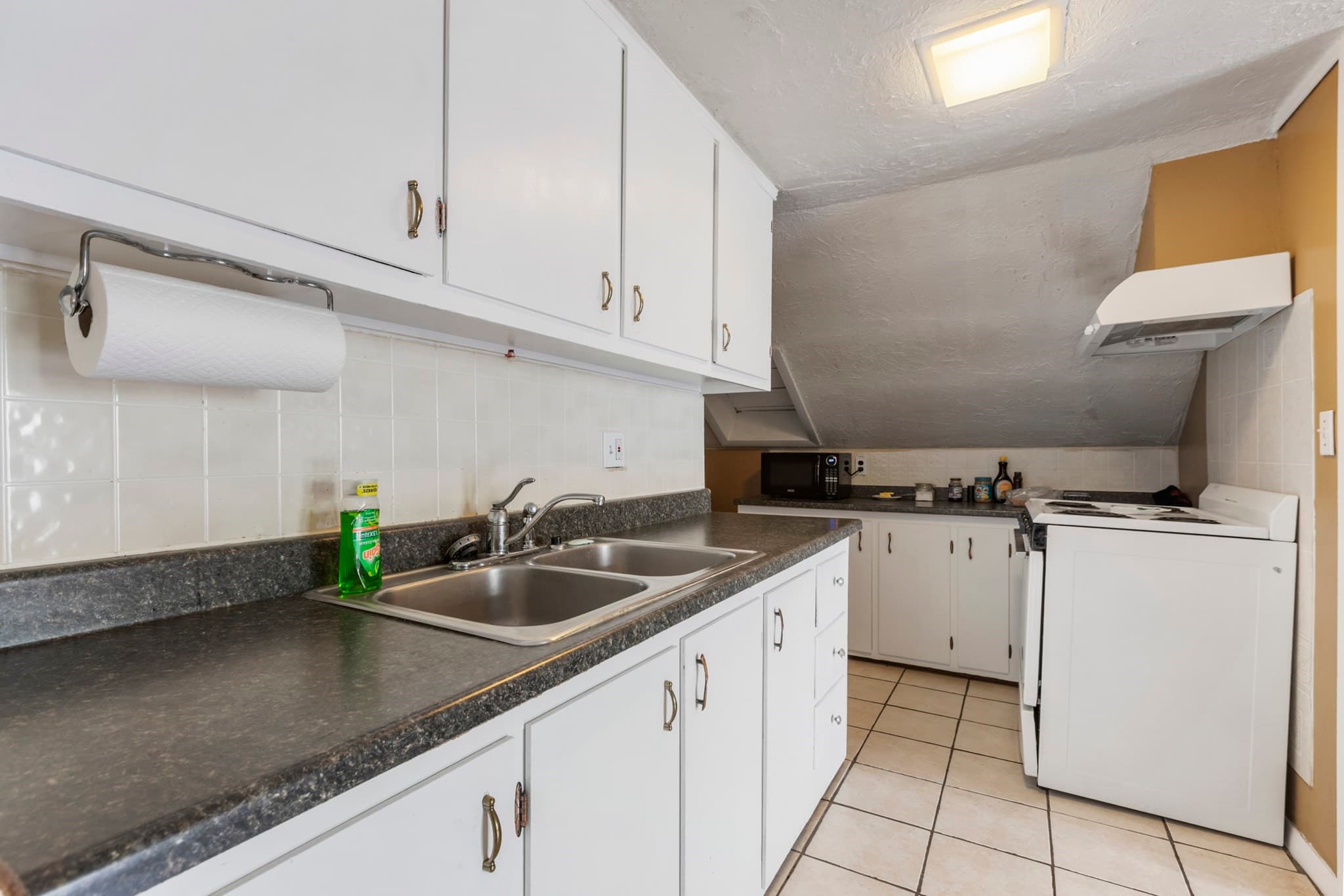 5-9 Family at 381 Pine St, Fall River MA 02720, Fall River, photo 31 of 41