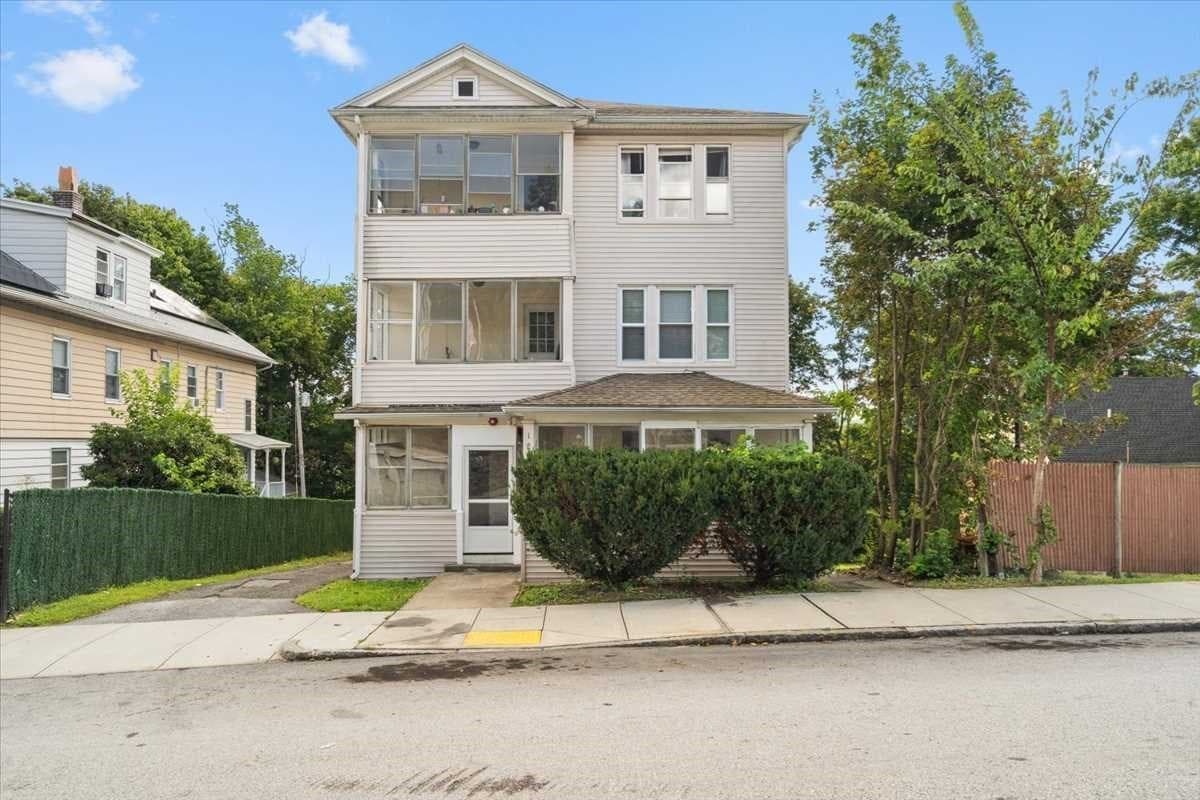 121 Illinois St, Worcester MA 01603