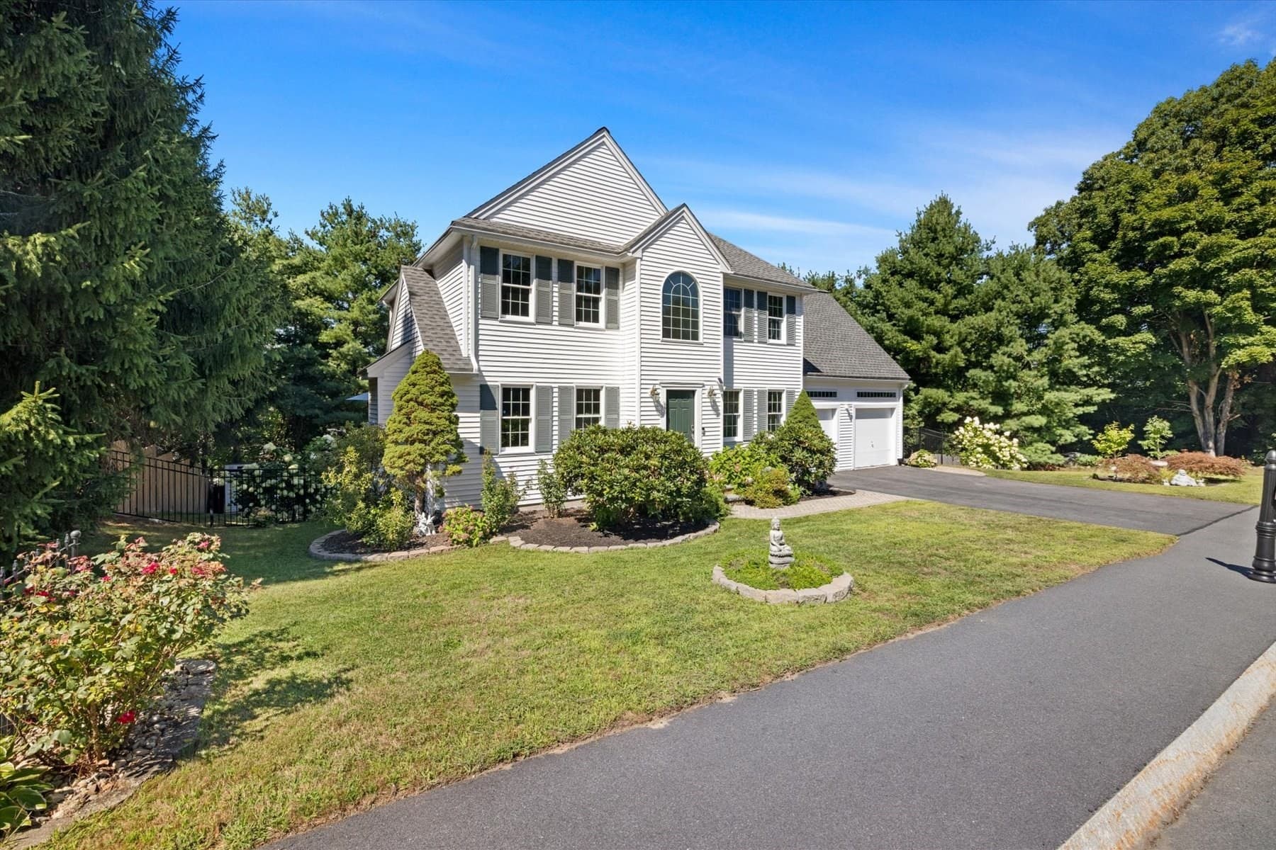 Single Family Residence at 38 Bellows Cir, Marlborough MA 01752, Marlborough, photo 2 of 42